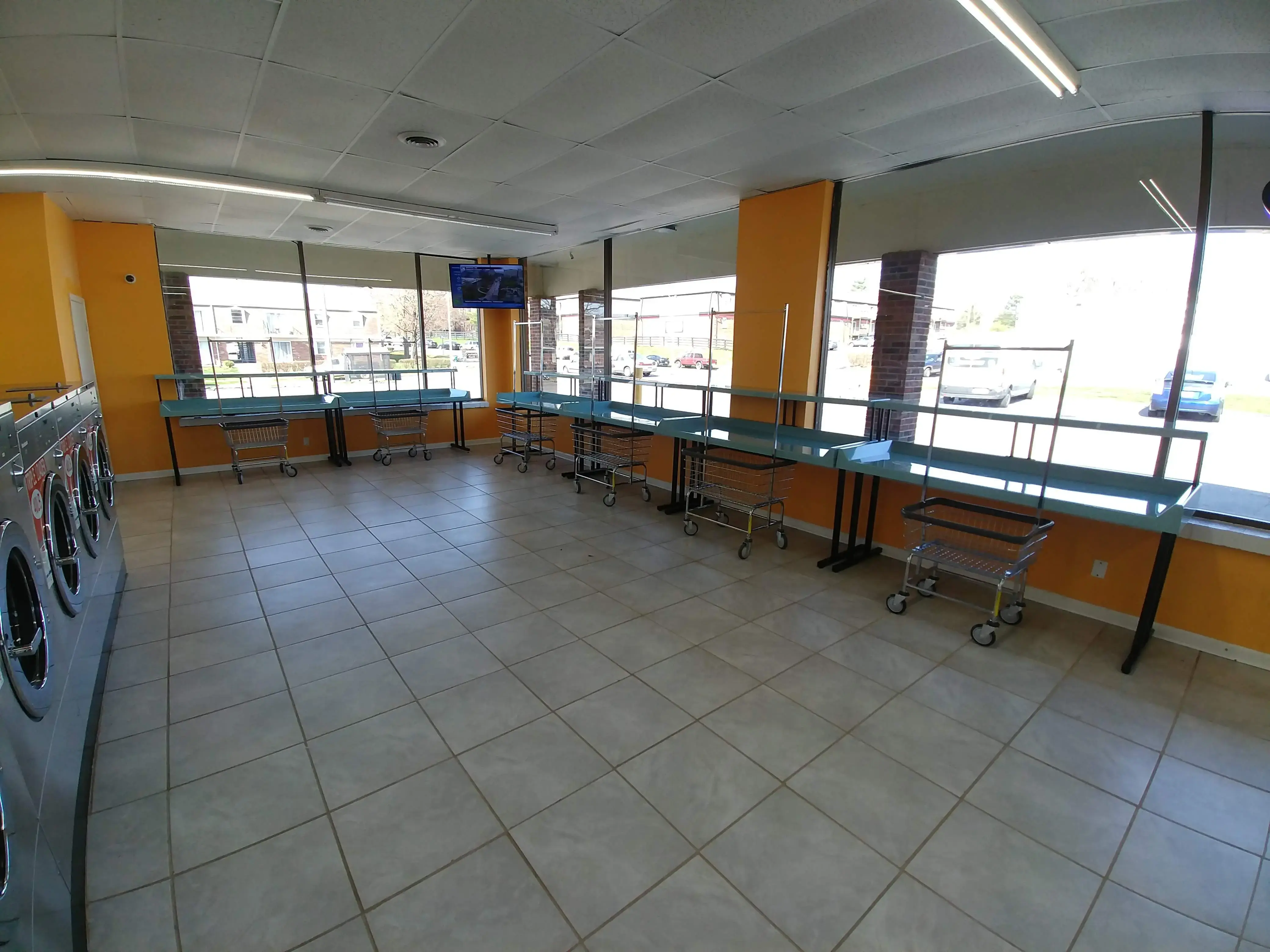 MEGAWASH LAUNDROMAT thumbnail 6