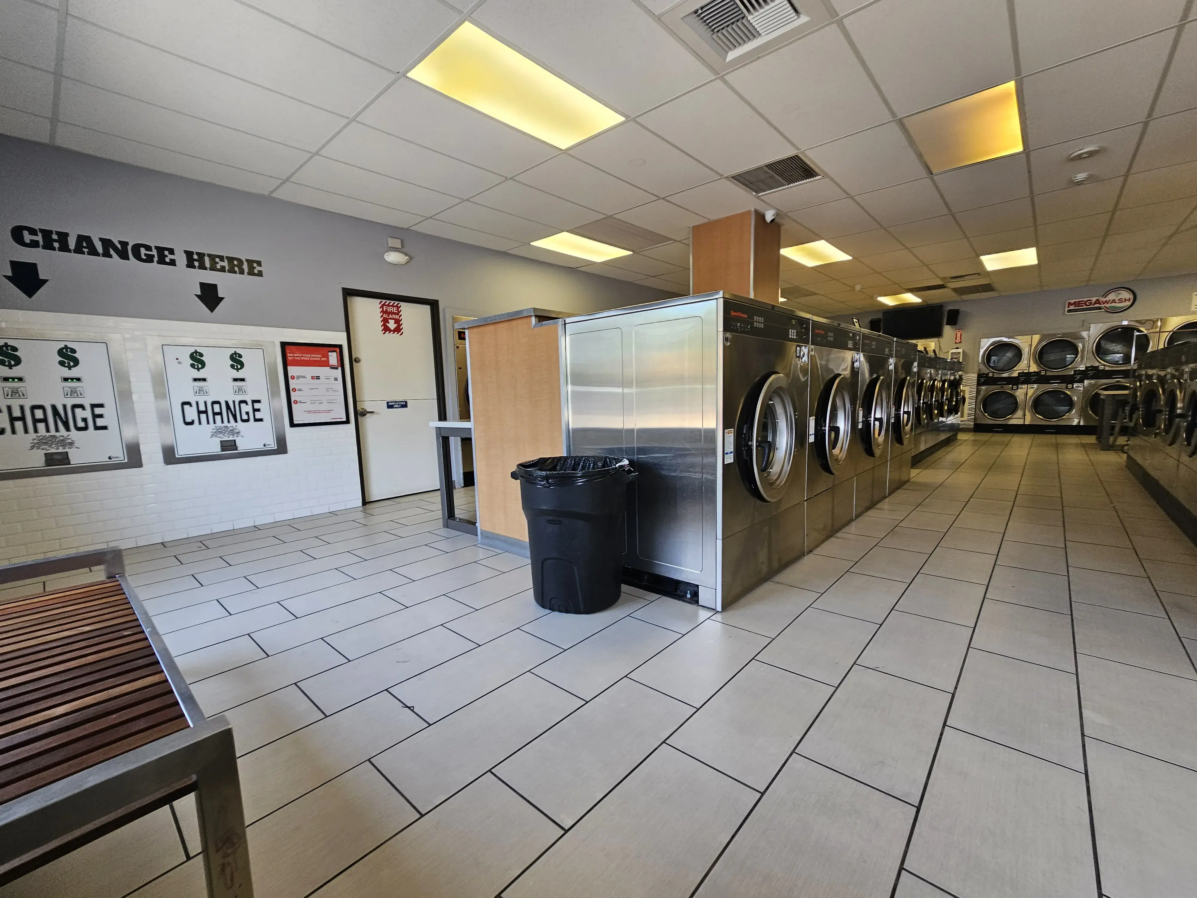 MegaWash Laundromat - Image 6