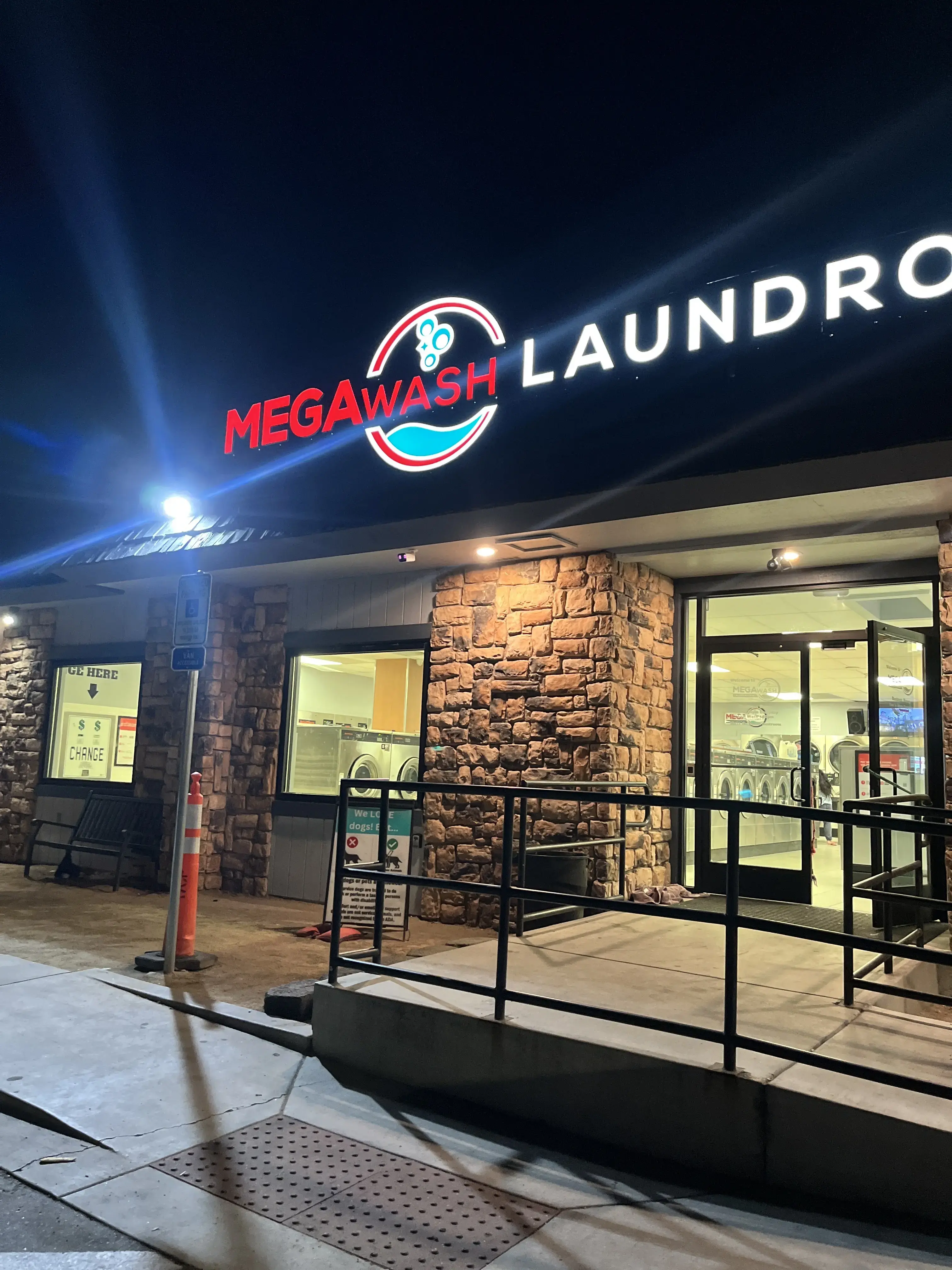 MegaWash Laundromat thumbnail 5