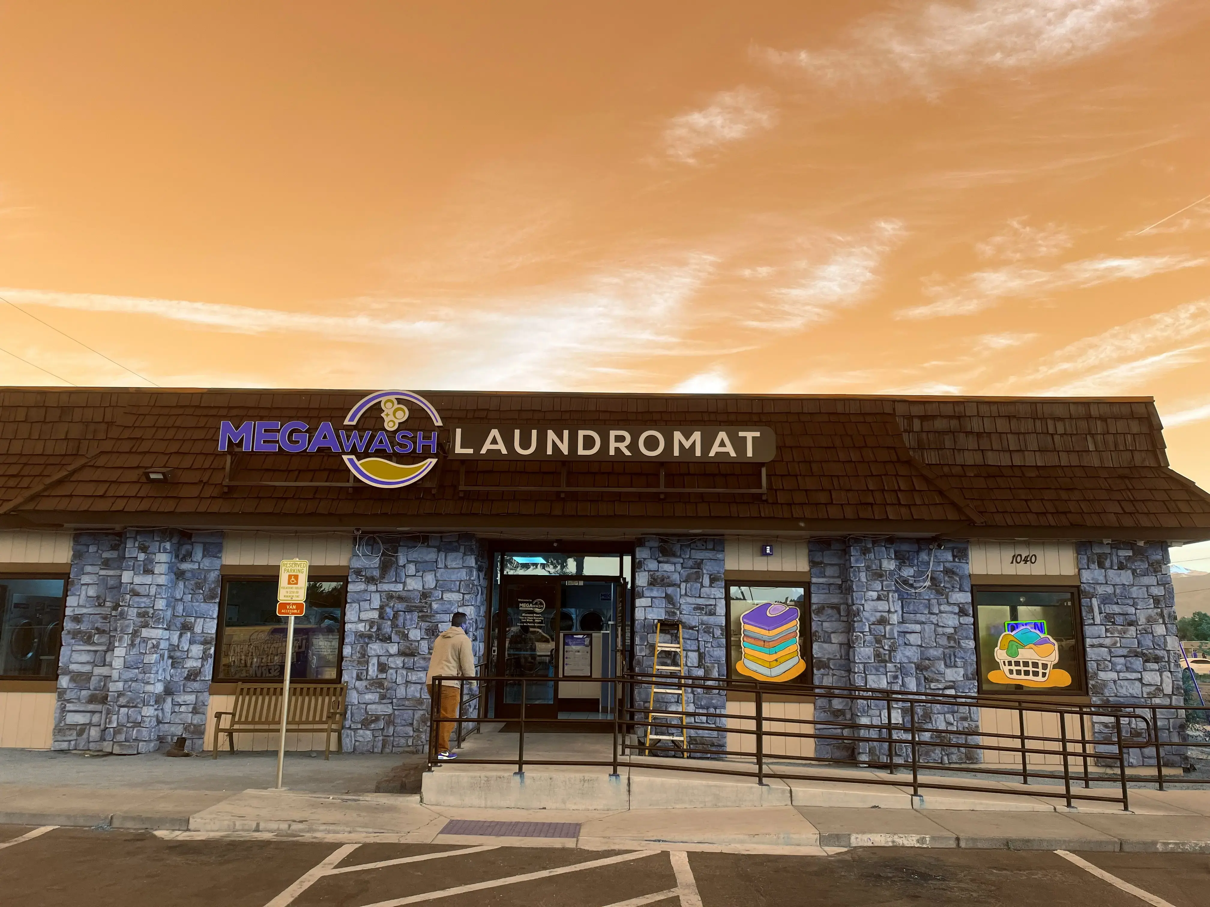 MegaWash Laundromat - Image 19