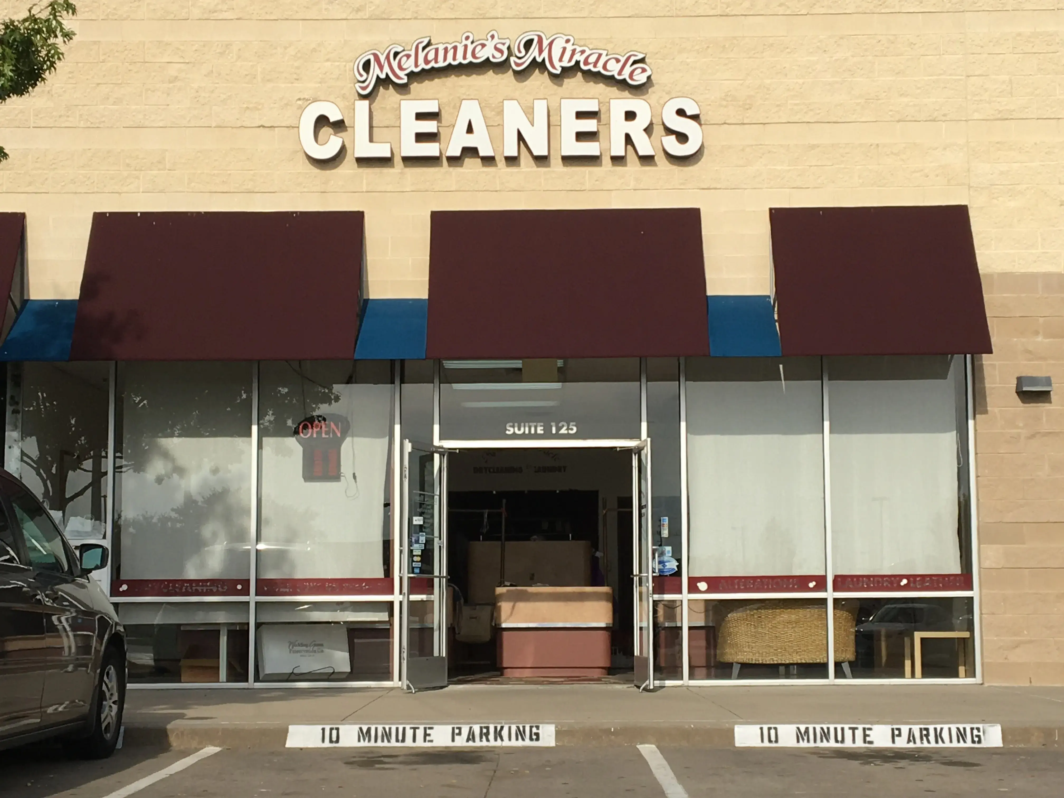 Melanie's Cleaners & Alterations thumbnail 18