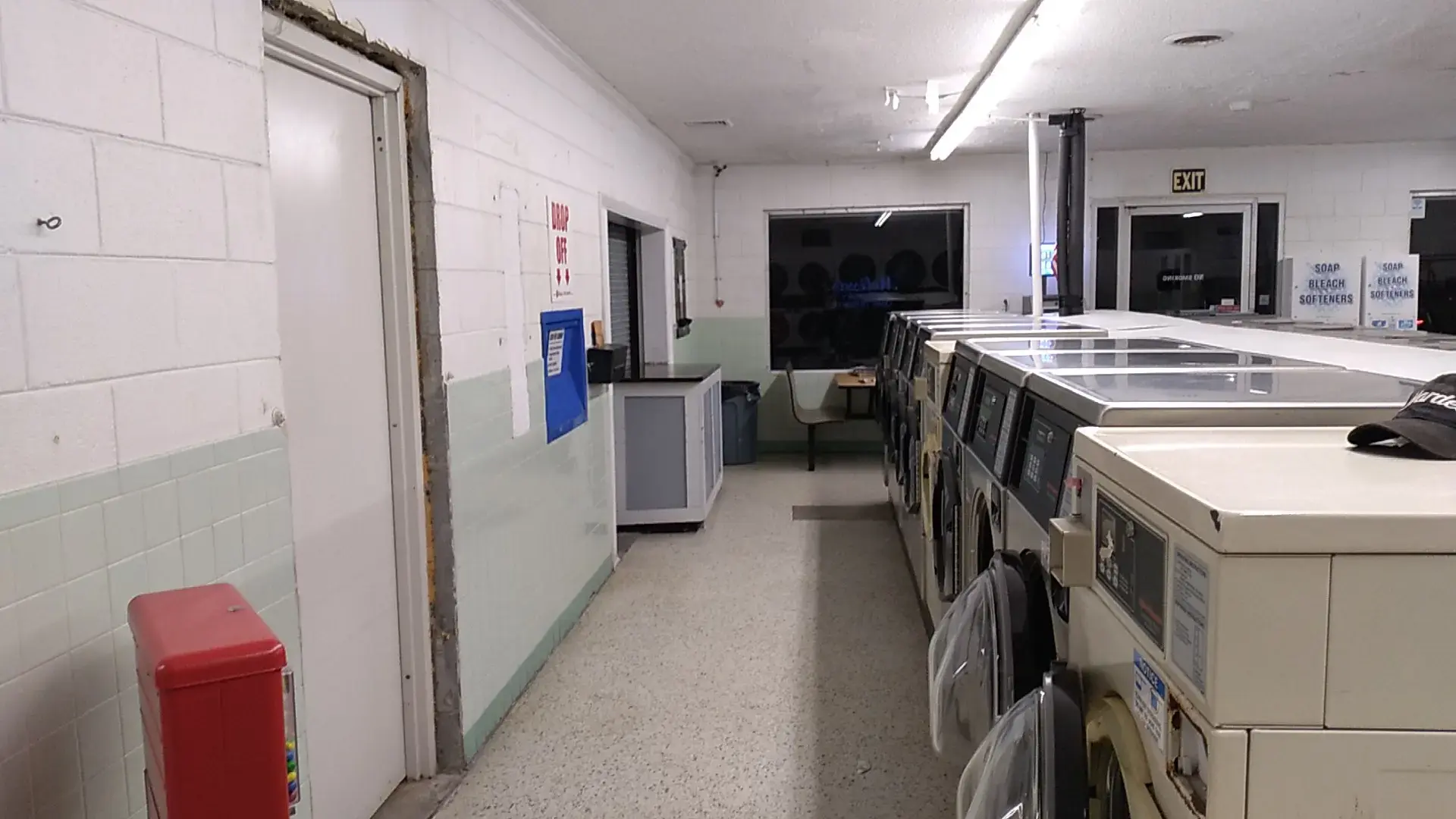 Melissa's Coin Laundry - Image 18