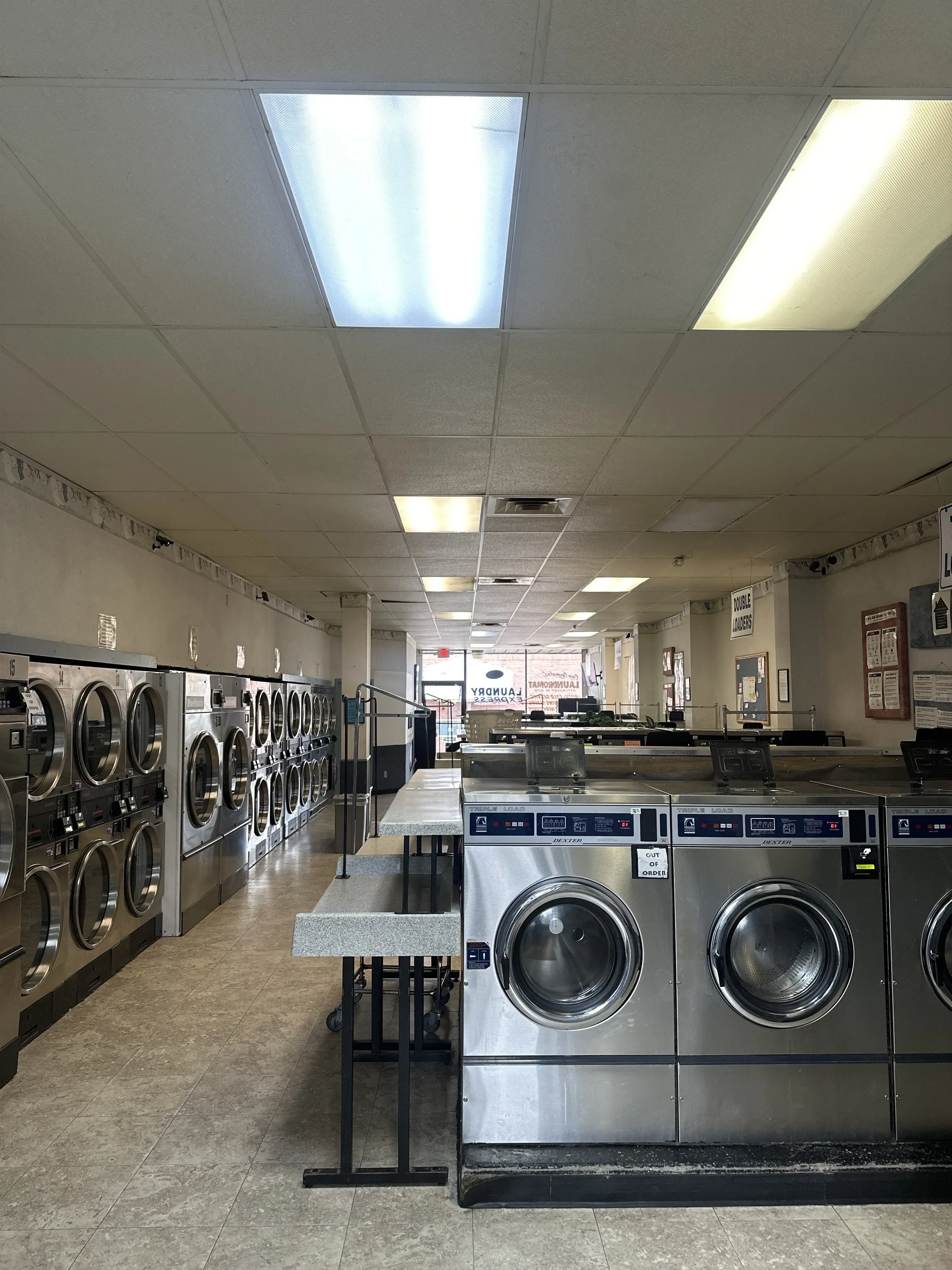Mellett Plaza Laundry Express - Image 6