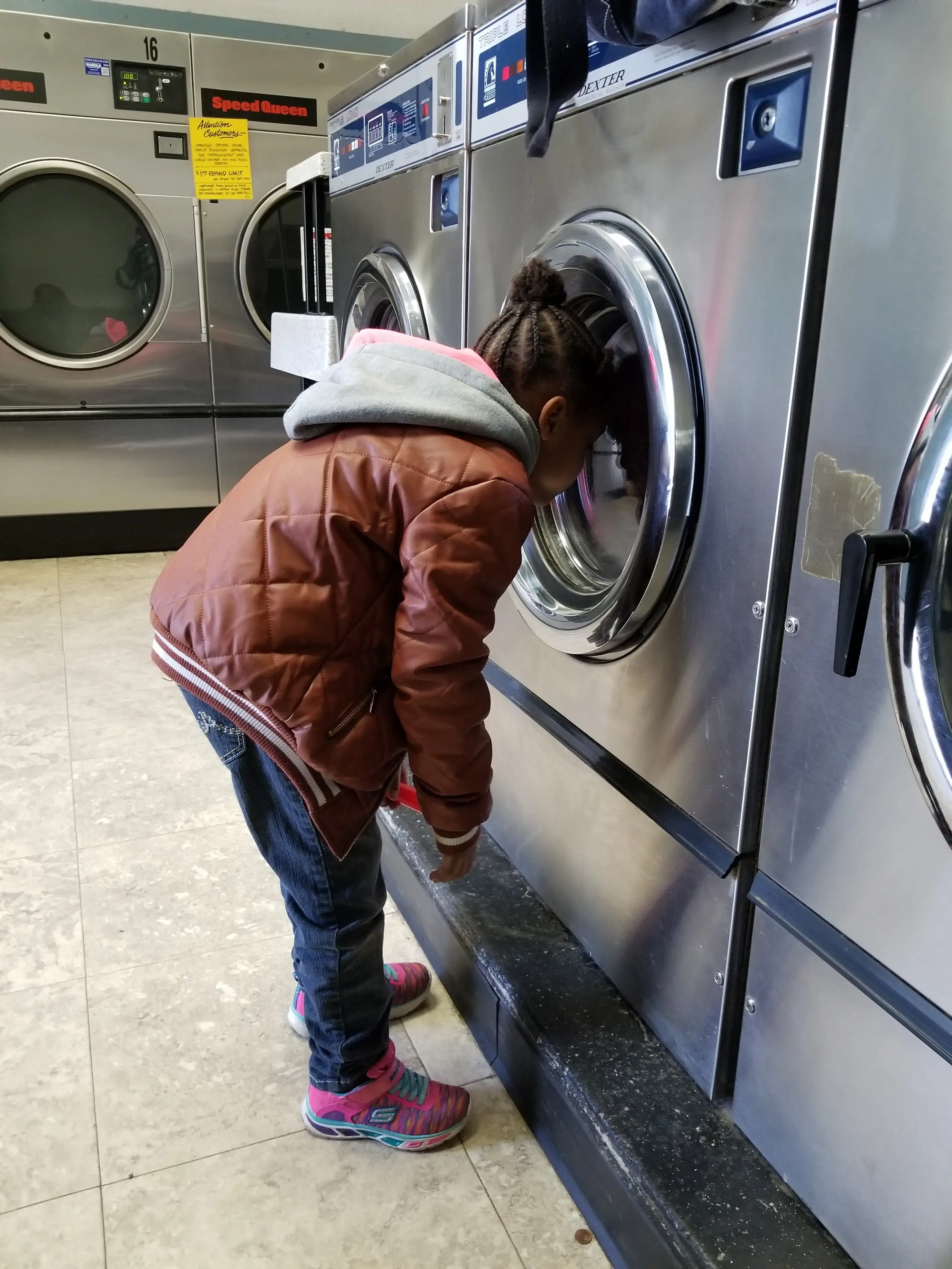 Mellett Plaza Laundry Express - Image 19