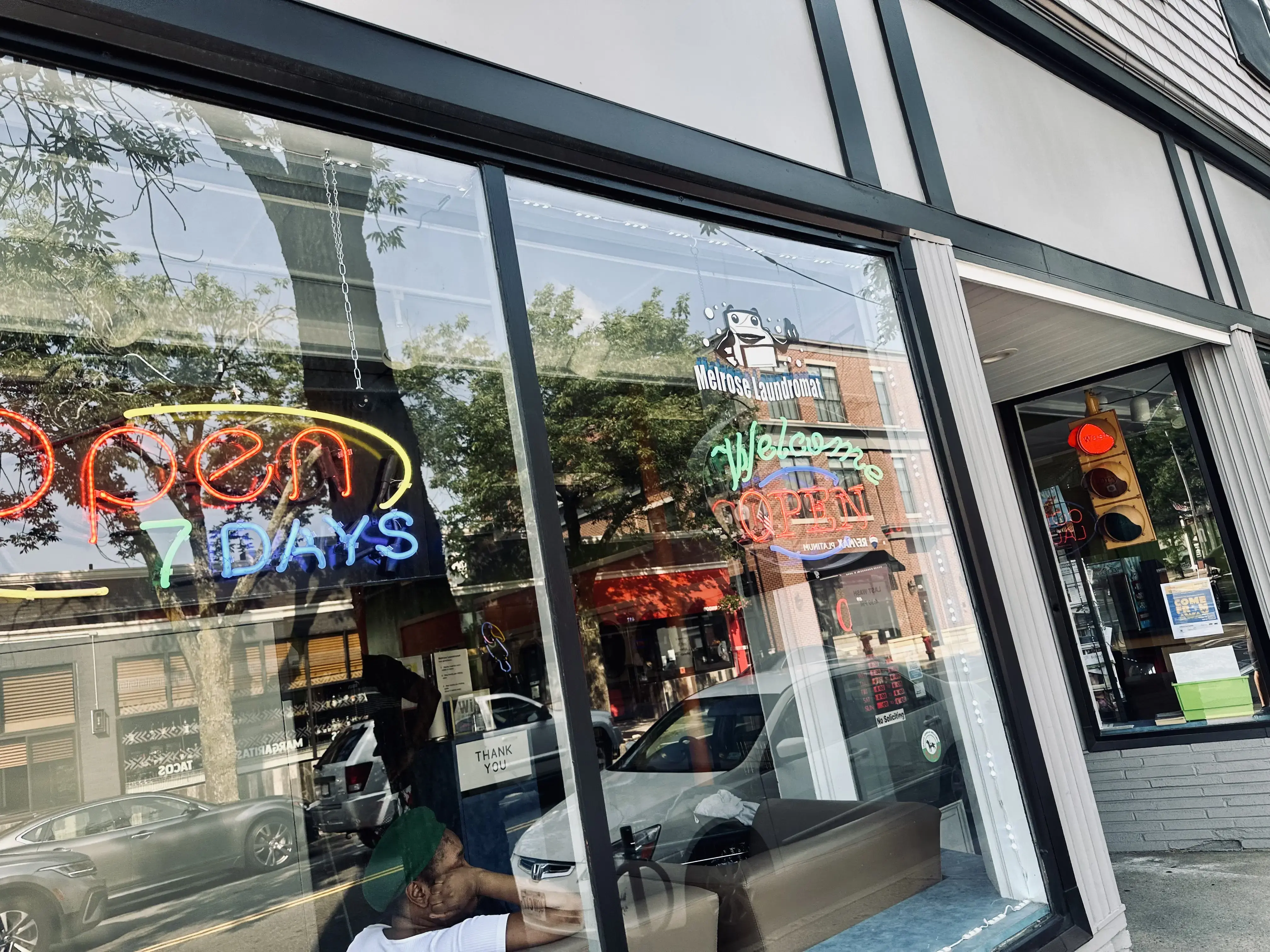 Melrose Laundromat - Image 5