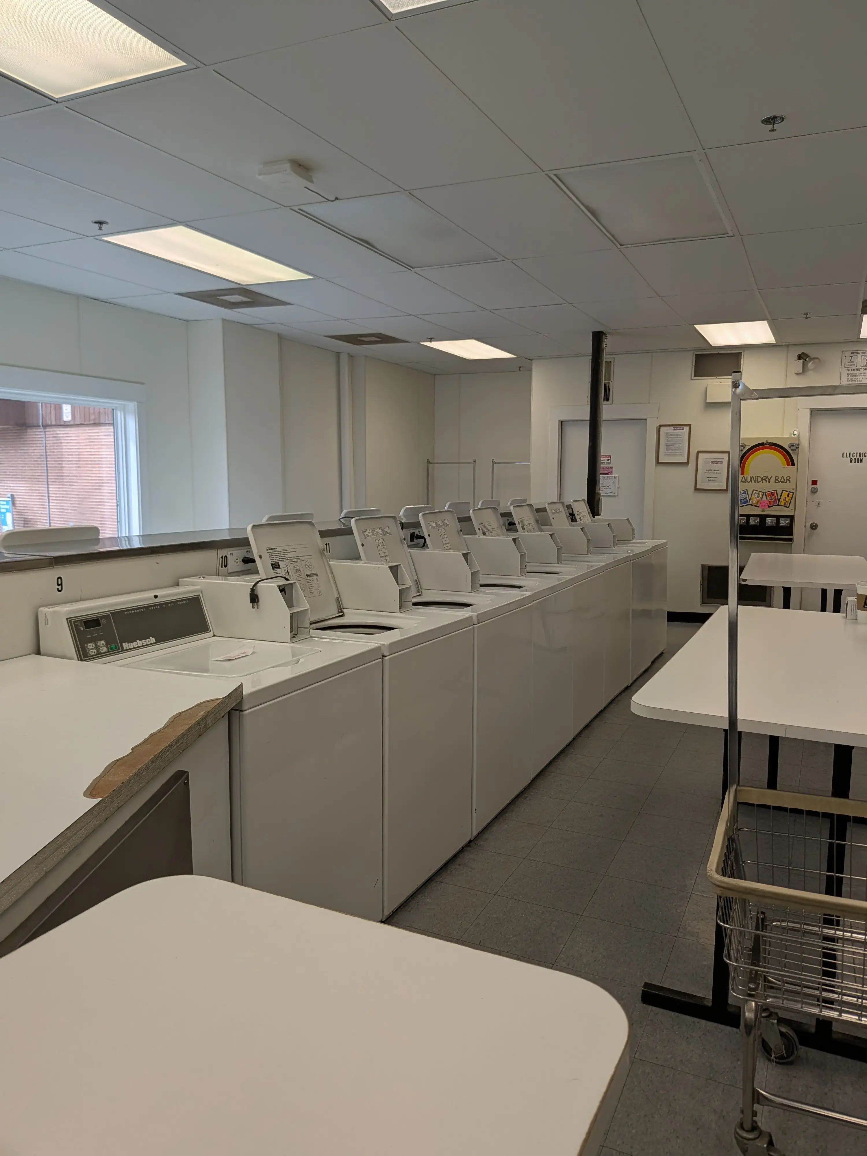 Mel's Laundry Lounge thumbnail 3