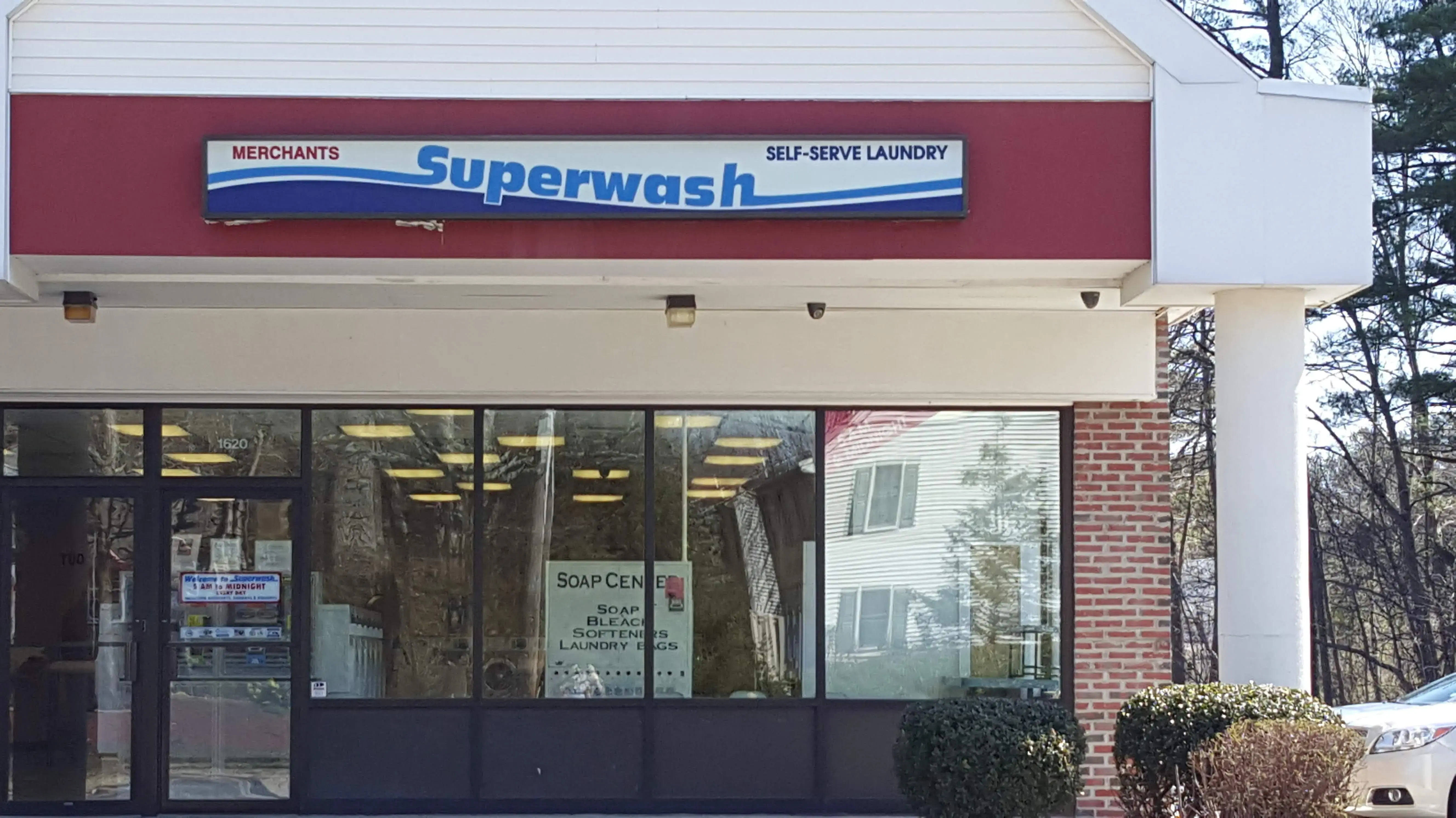 Merchants Common Superwash Laundromat - Image 12