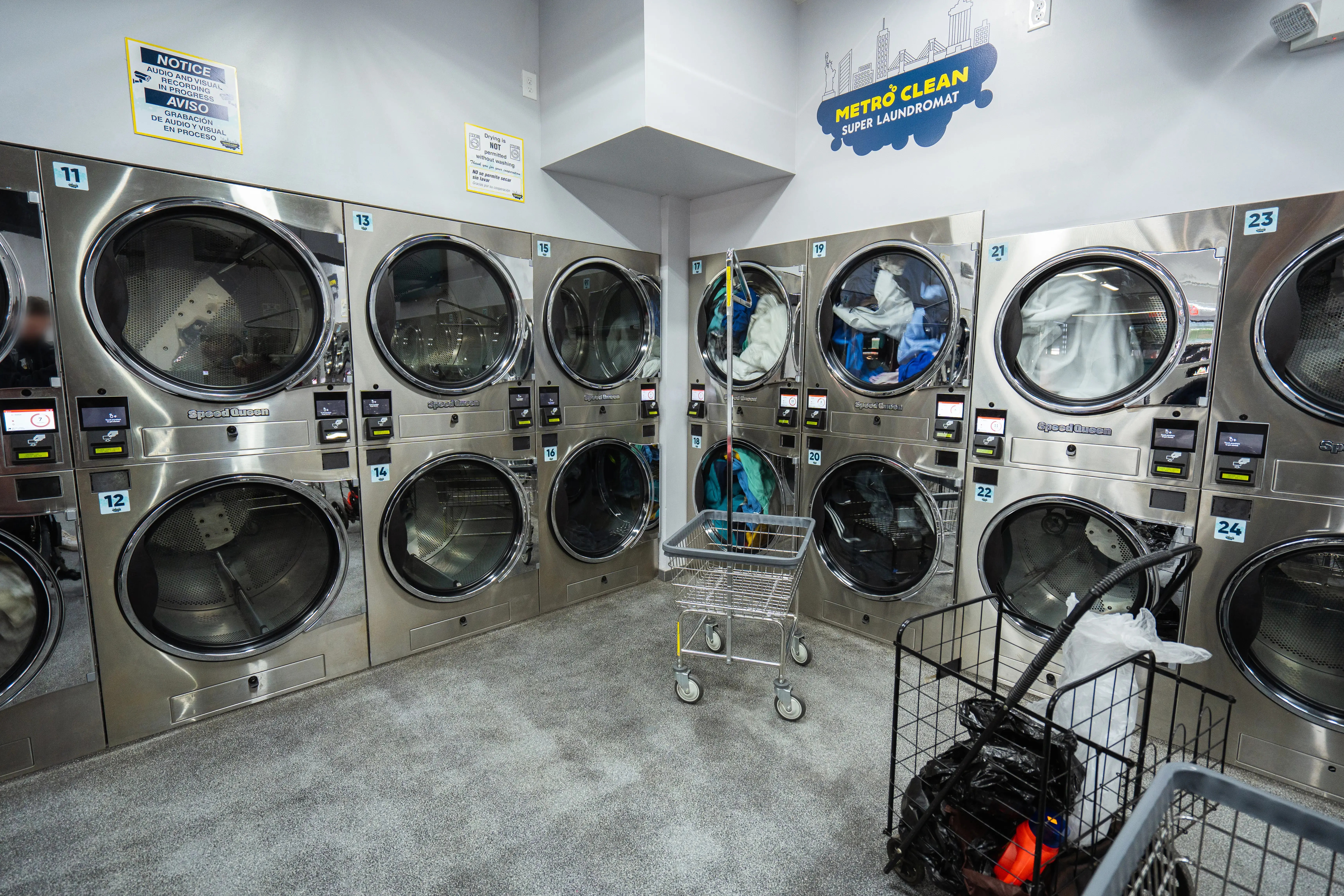 Metro Clean Super Laundromat - Image 3