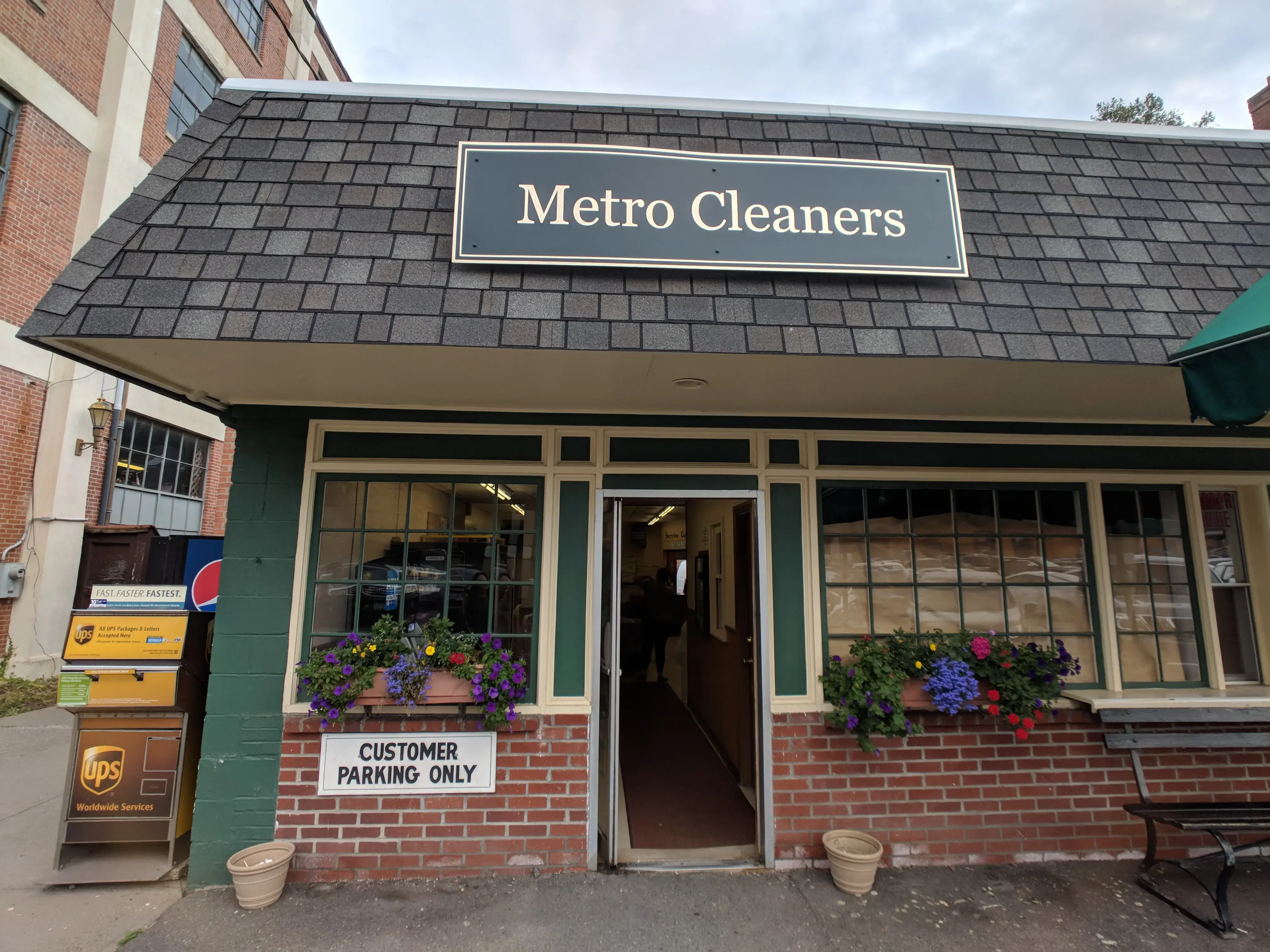 Metro Cleaners and Coin Laundry thumbnail 2