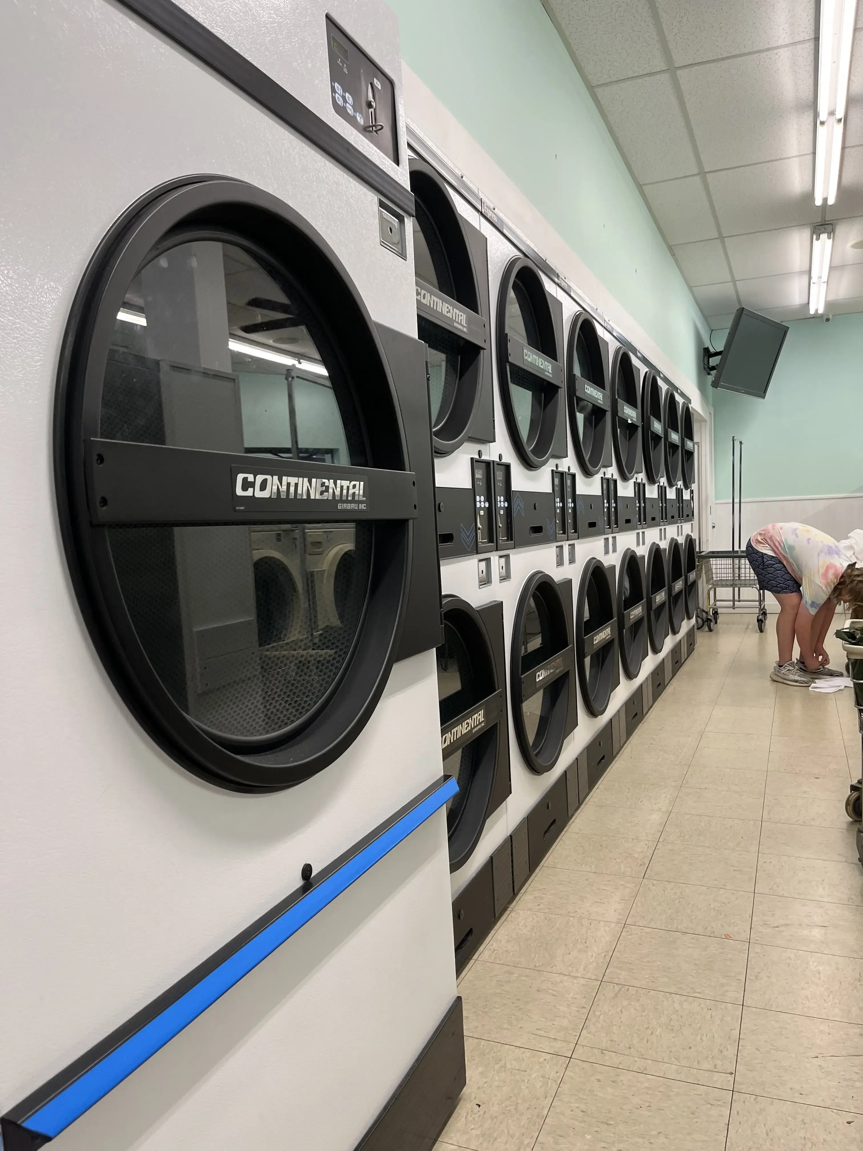 Metro Cleaners and Coin Laundry - Image 12