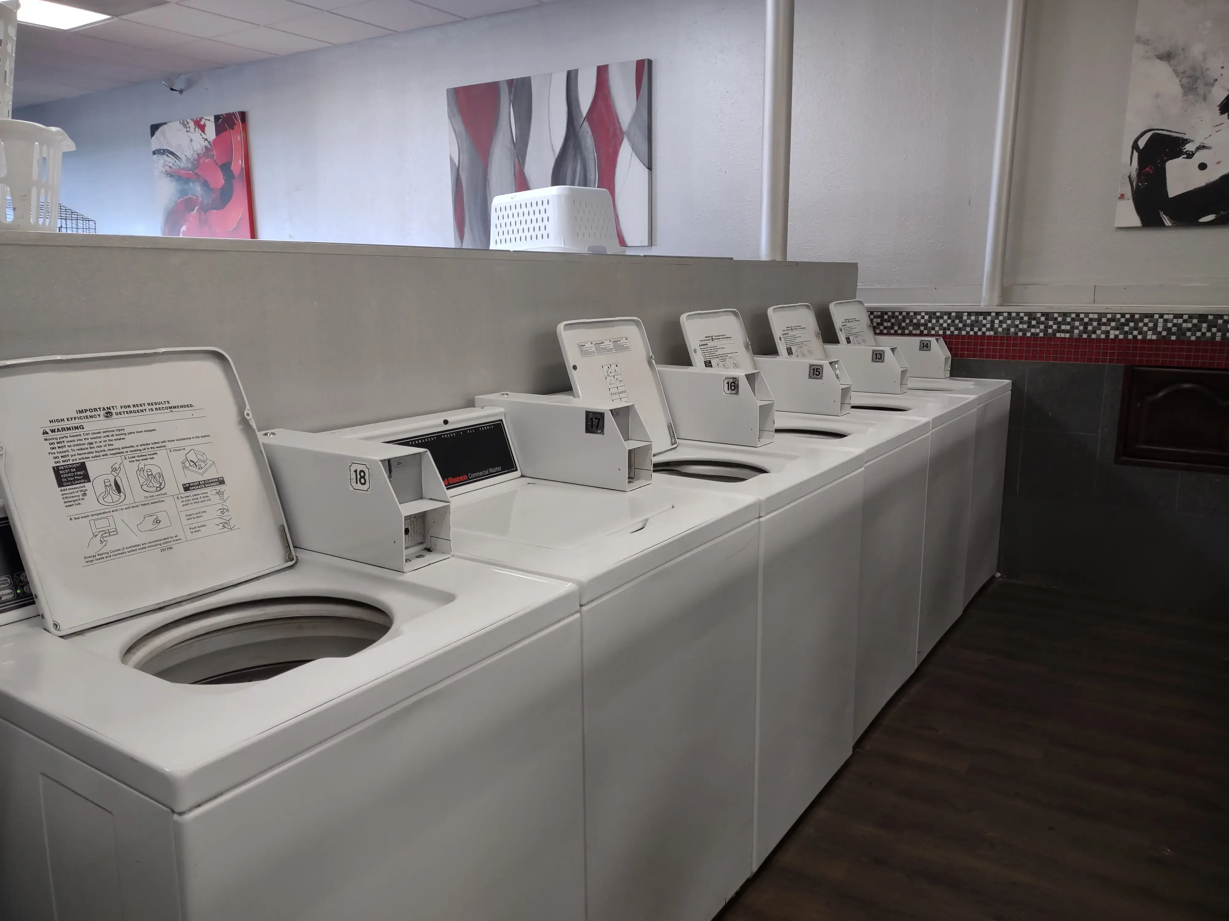 Metro Wash Laundromat thumbnail 8