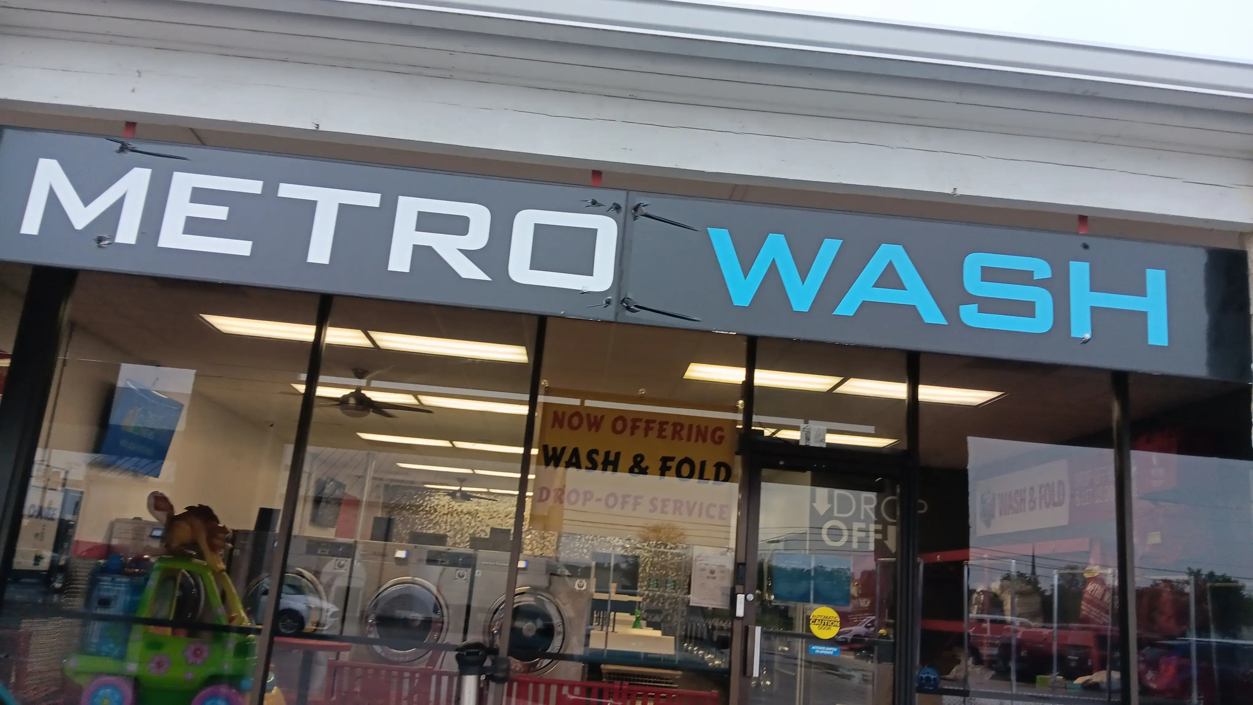 Metro Wash Laundromat - Image 12