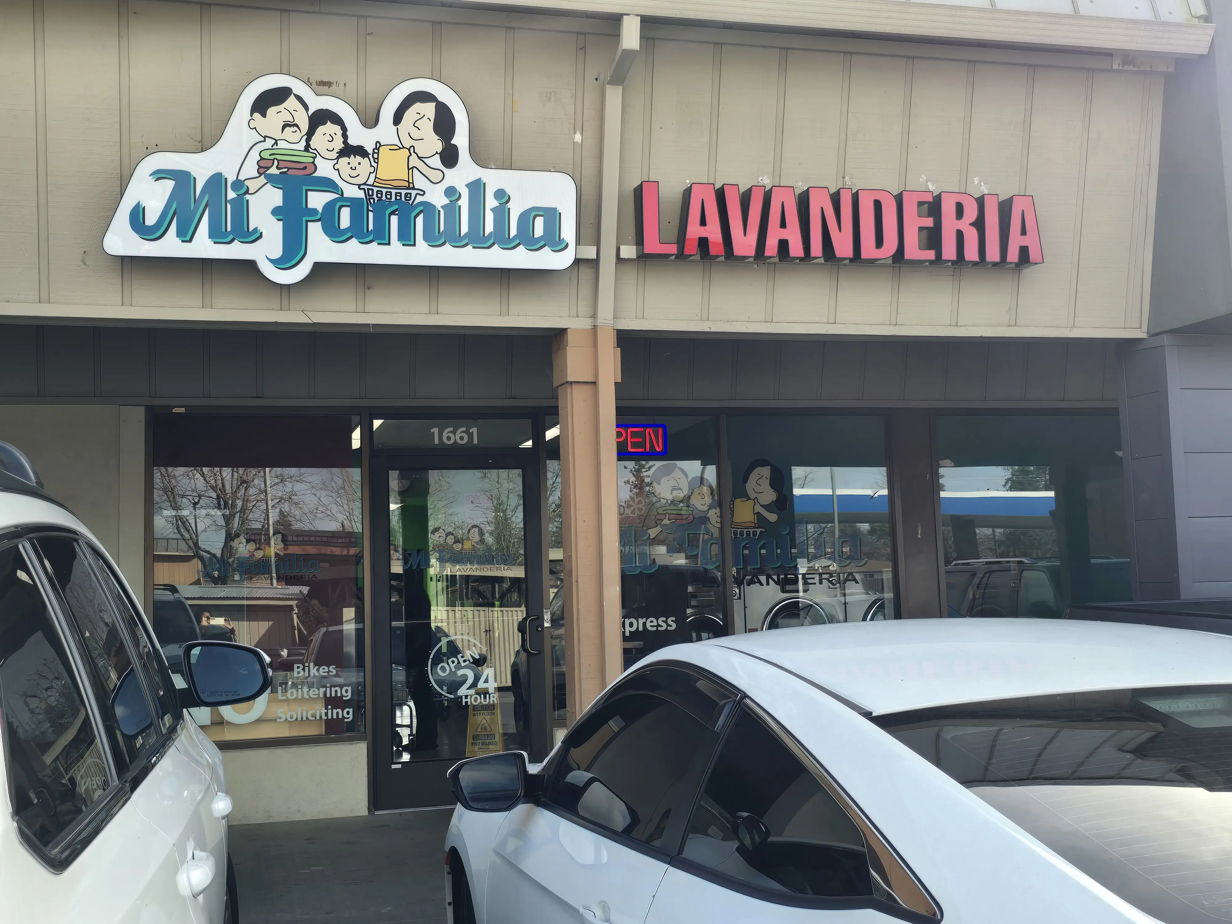 Mi Familia Lavanderia - Laundromat - Image 7