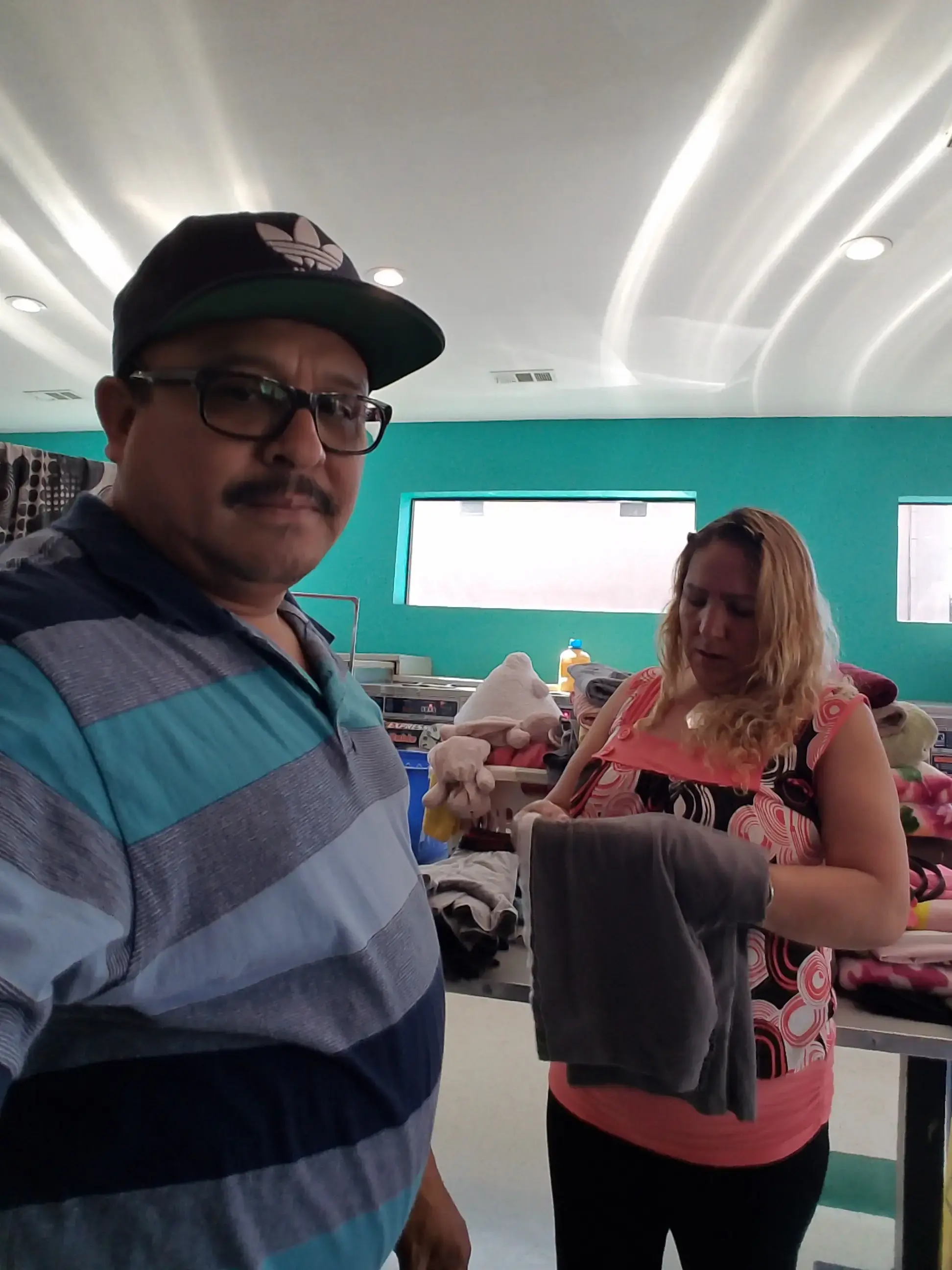 Mi Familia Lavanderia-Laundromat thumbnail 8