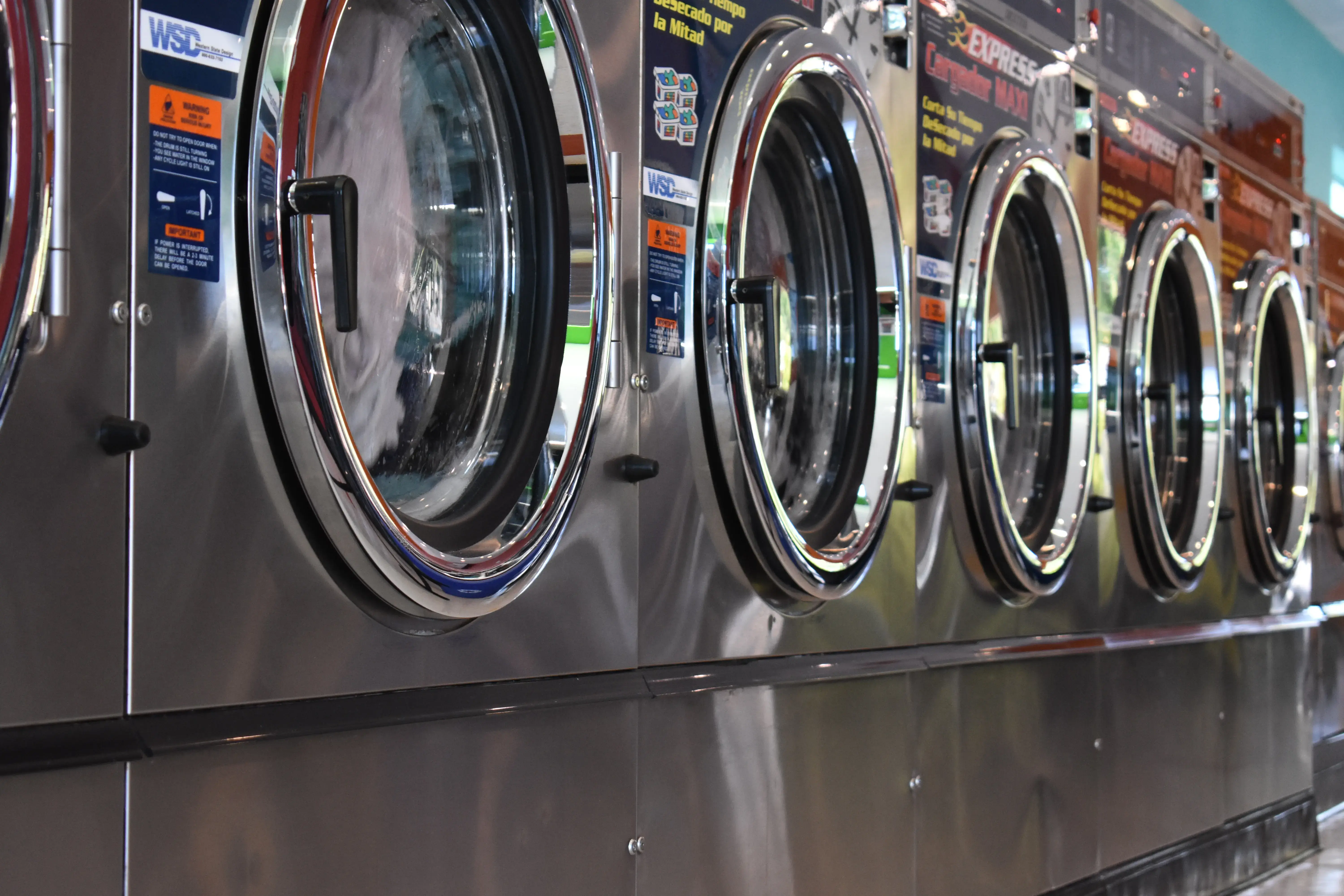 Mi Familia Lavanderia-Laundromat - Image 11