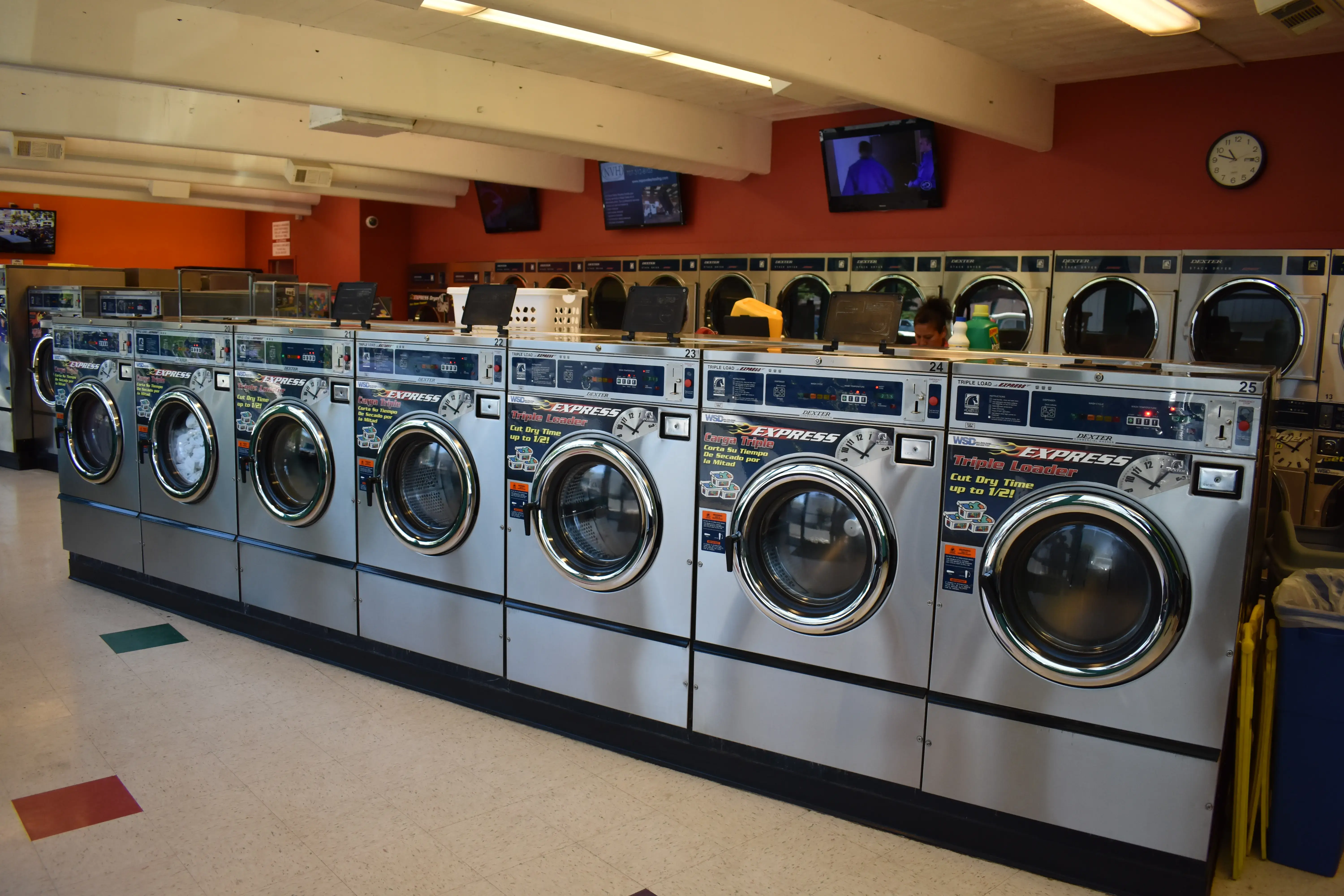 Mi Familia Lavanderia-Laundromat - Image 7