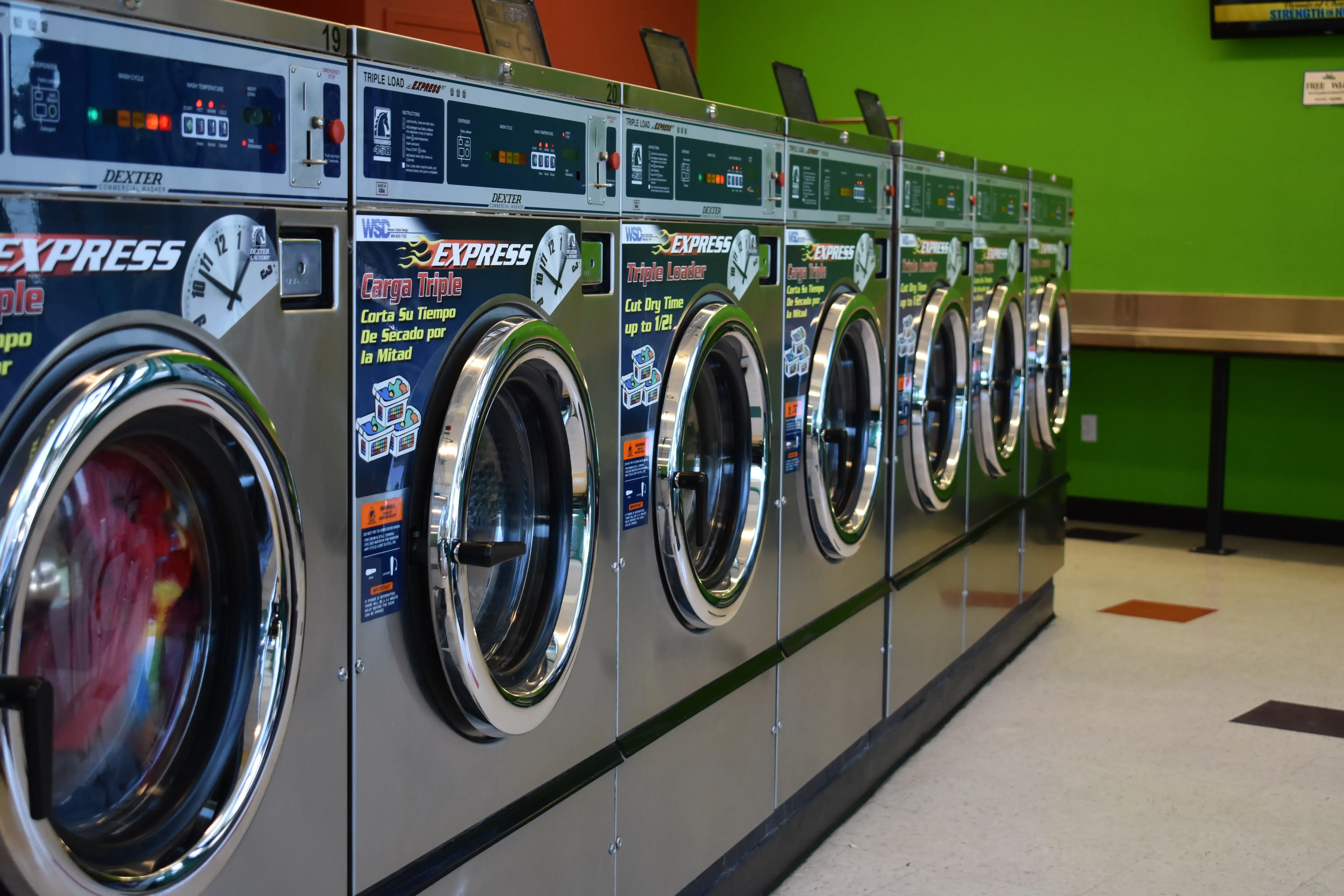 Mi Familia Lavanderia-Laundromat - Image 14