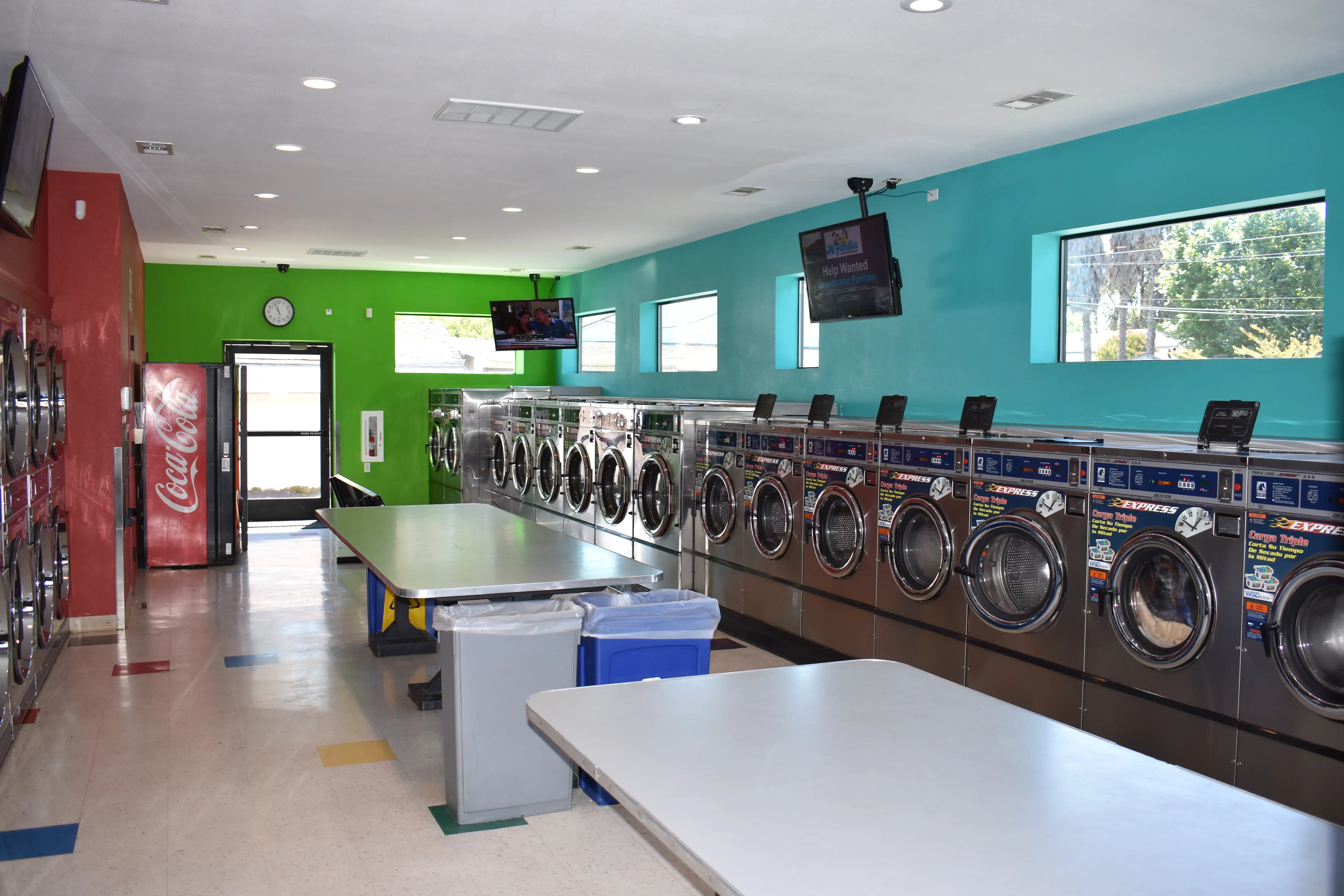 Mi Familia Lavanderia-Laundromat - Image 7