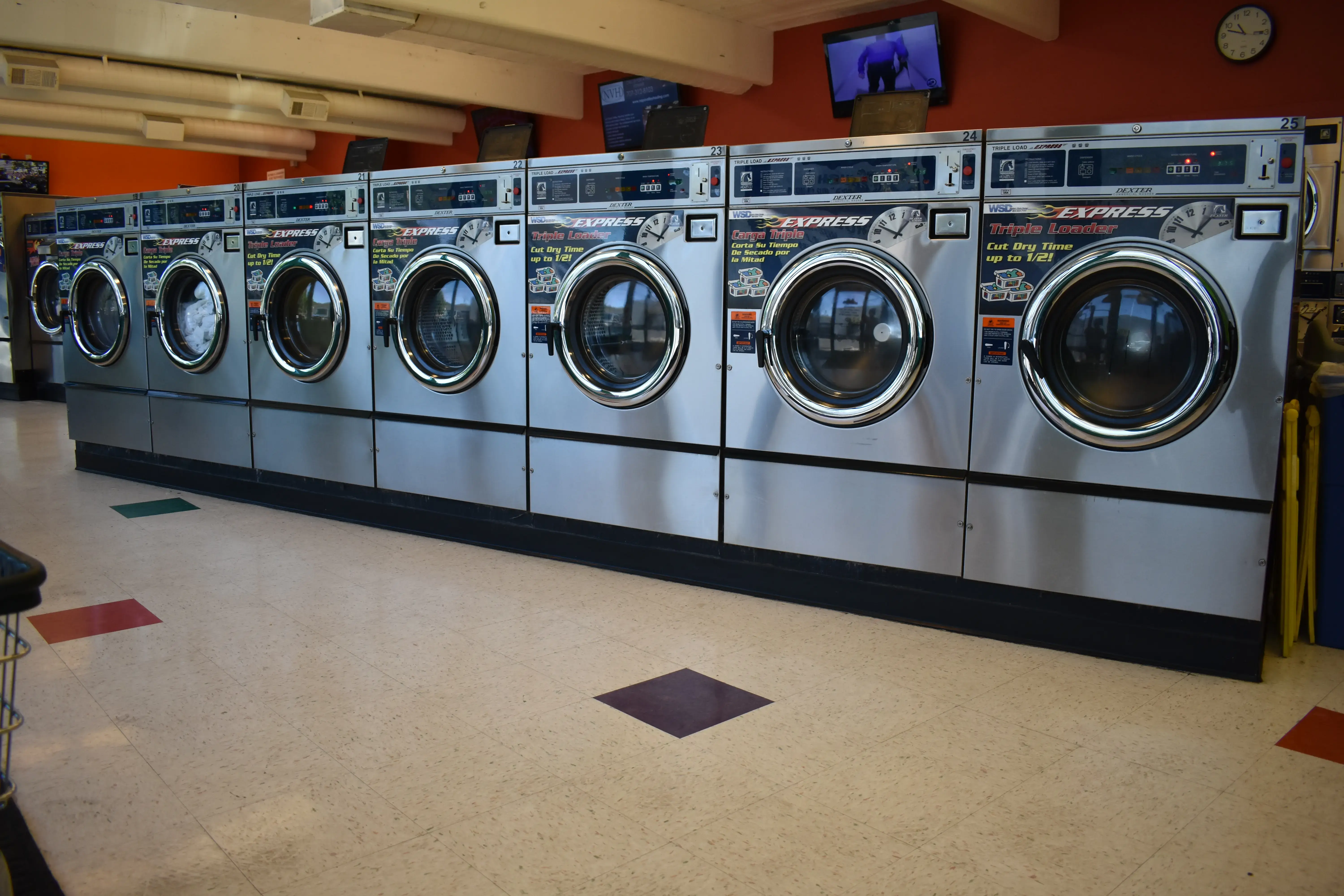 Mi Familia Lavanderia-Laundromat - Image 11