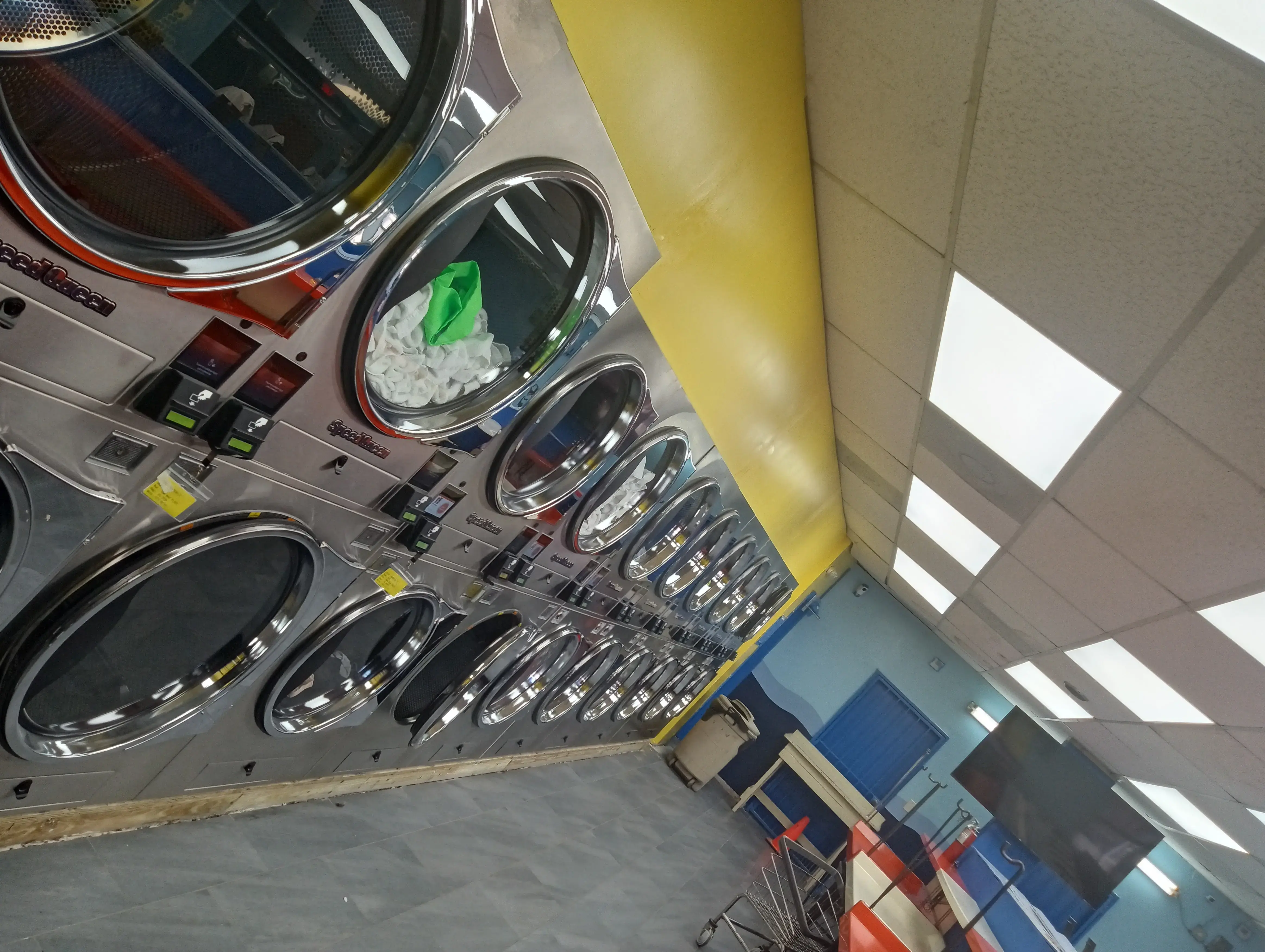 Miami Laundromat thumbnail 12