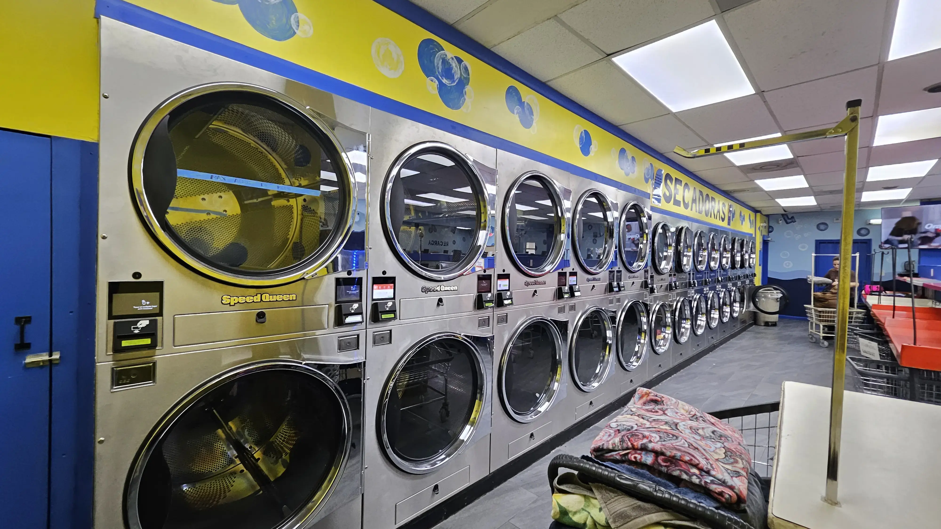 Miami Laundromat thumbnail 4