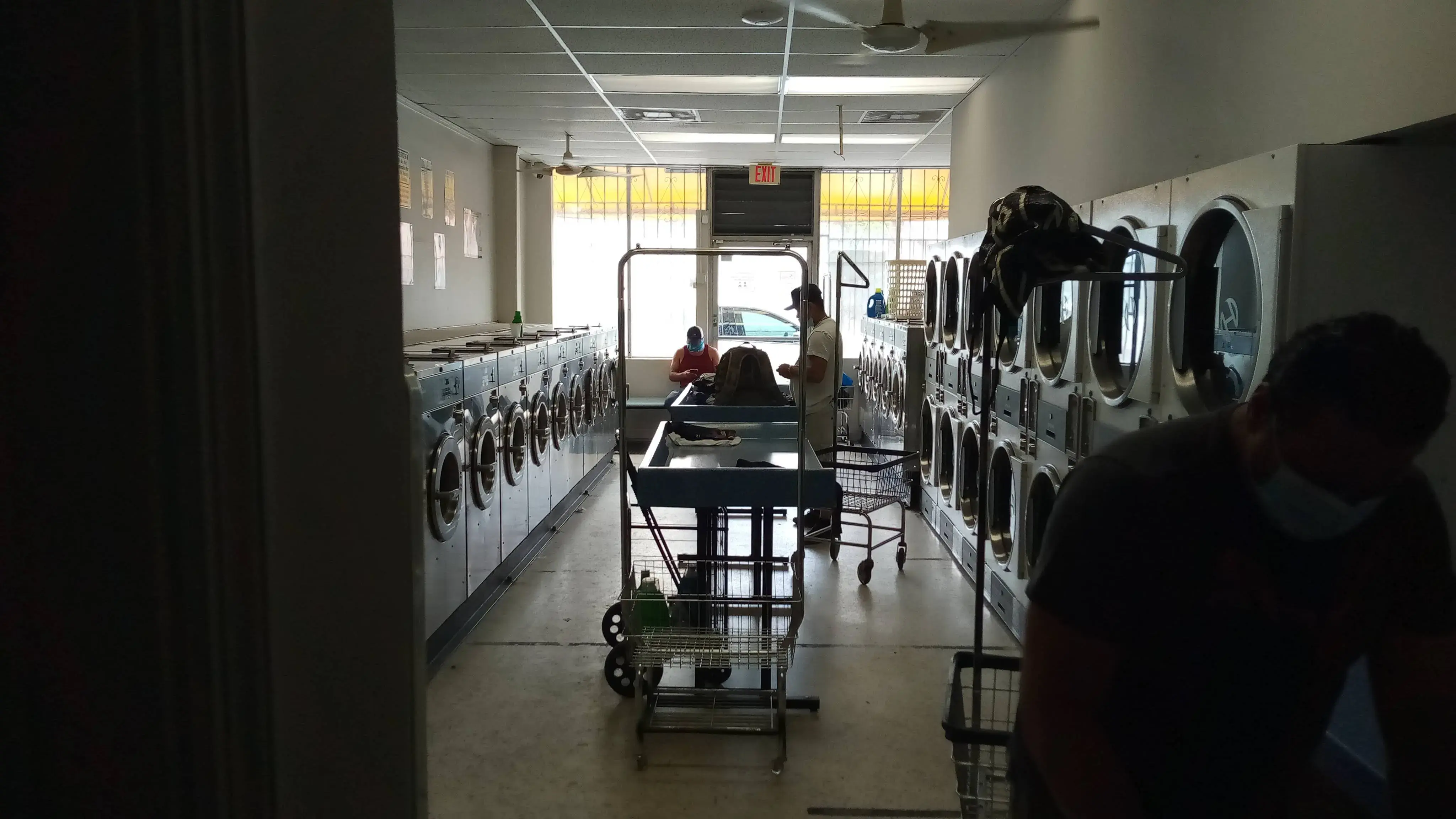 Miami Laundromat thumbnail 19