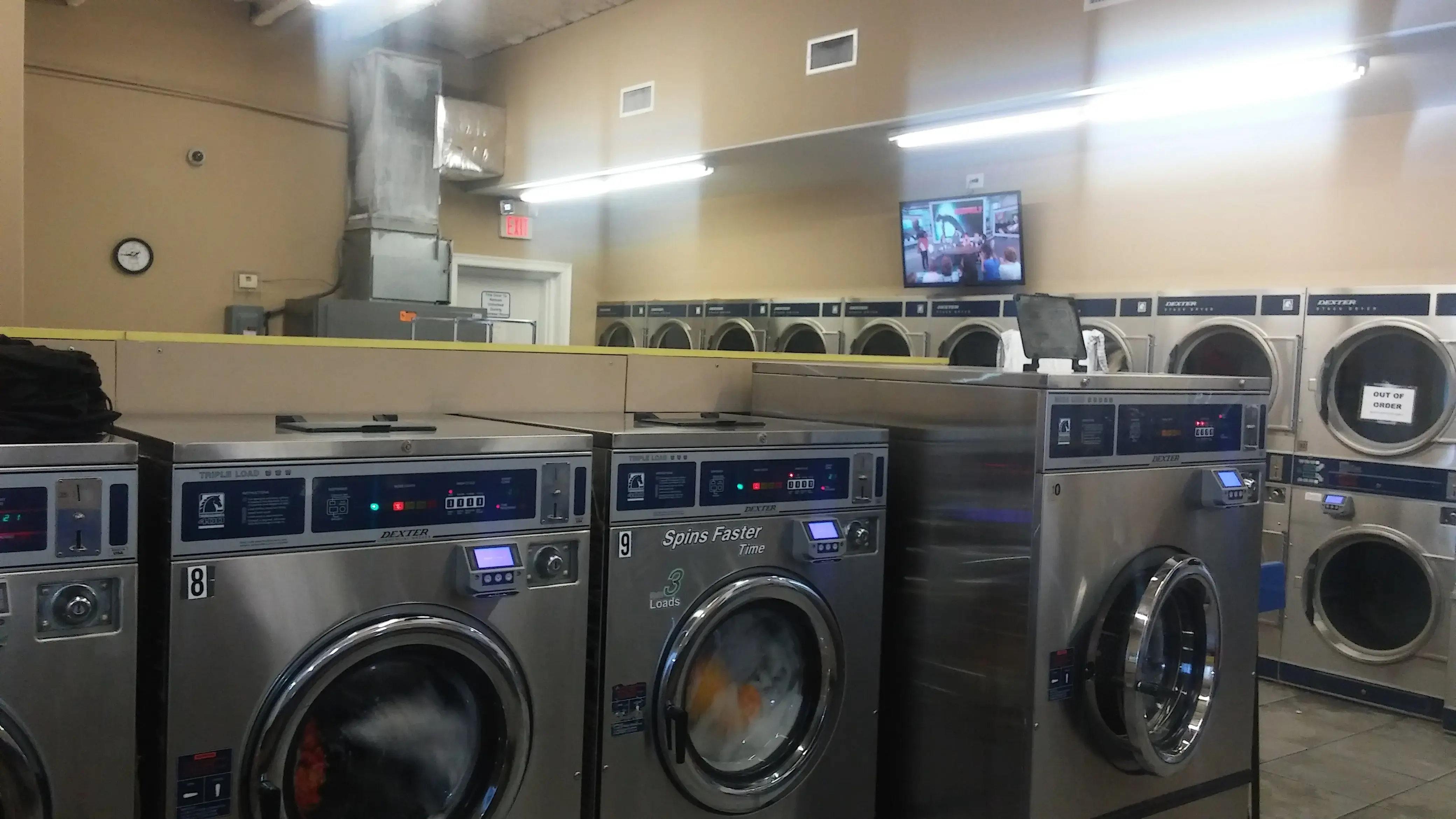 Michigan Square Laundromat - Image 16