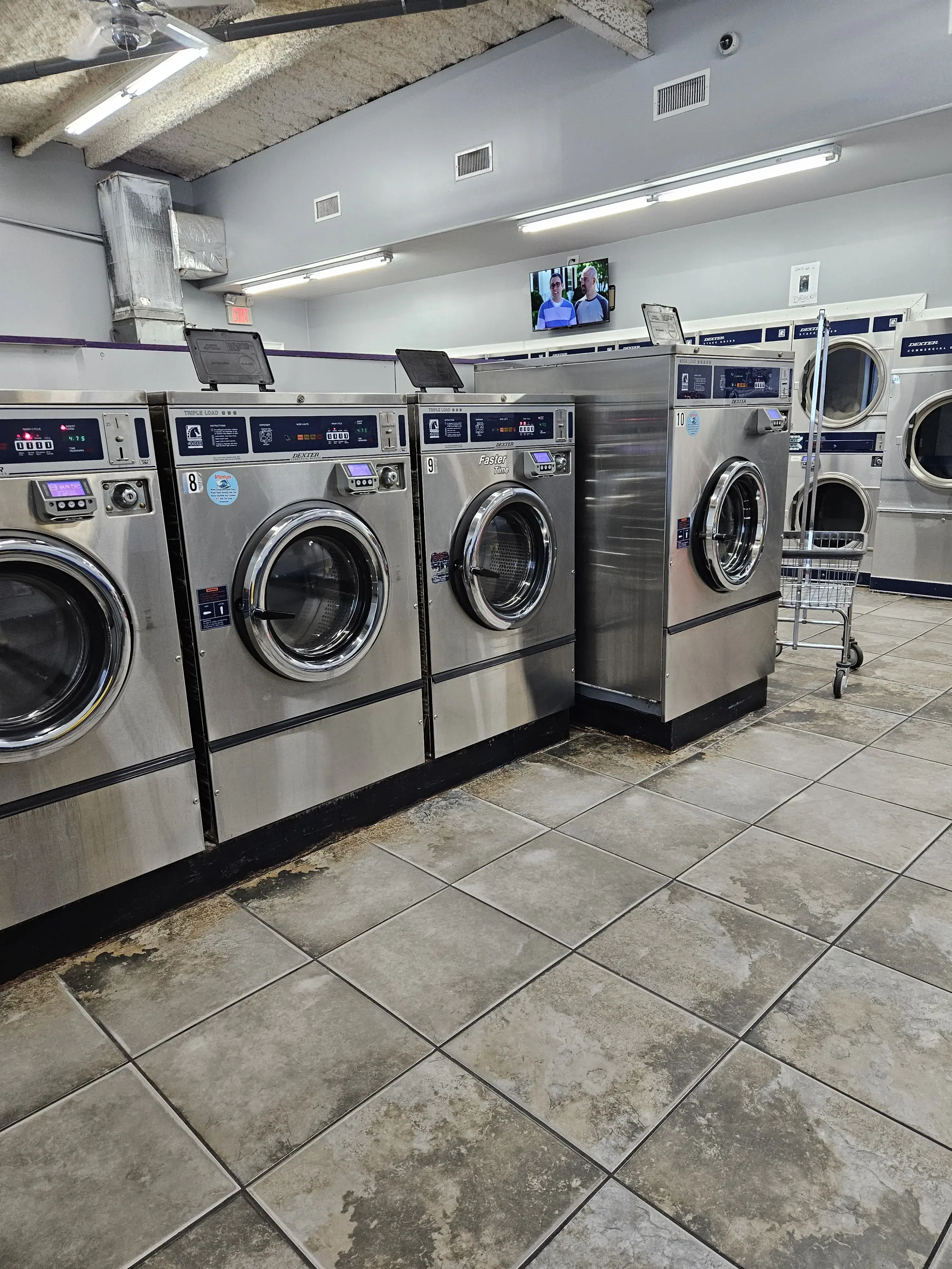 Michigan Square Laundromat - Image 2