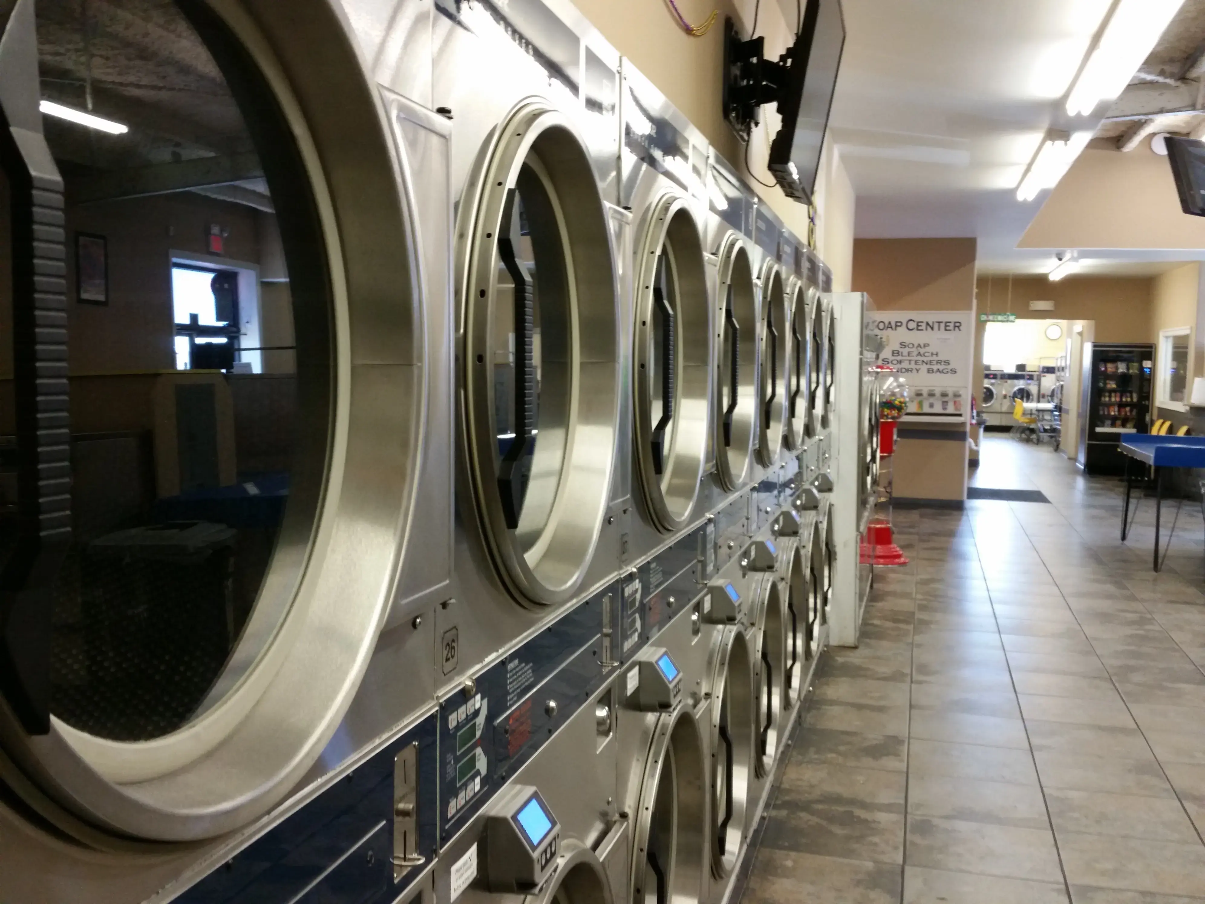 Michigan Square Laundromat - Image 6