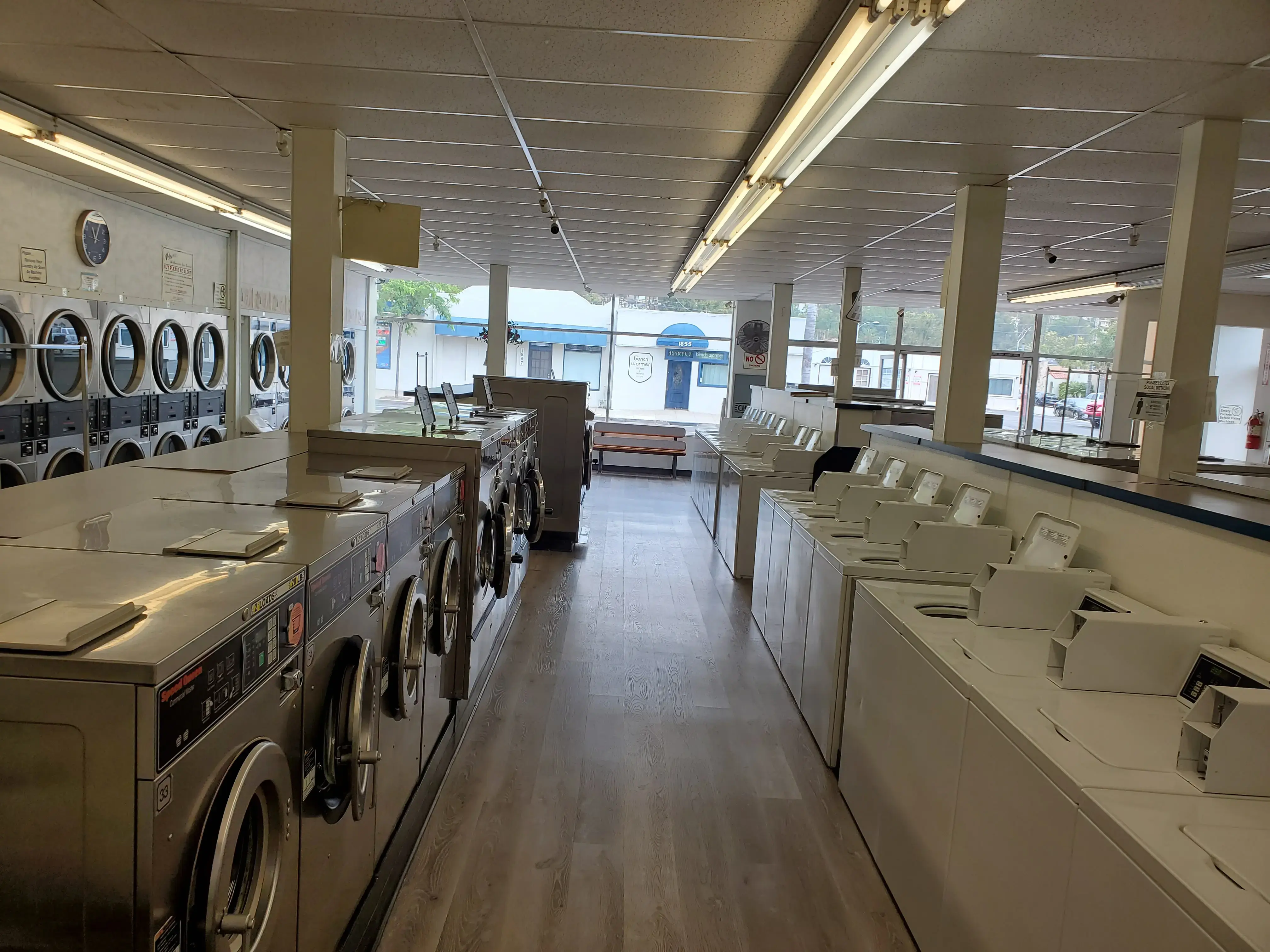 Mid Town Coin Laundry - Image 7