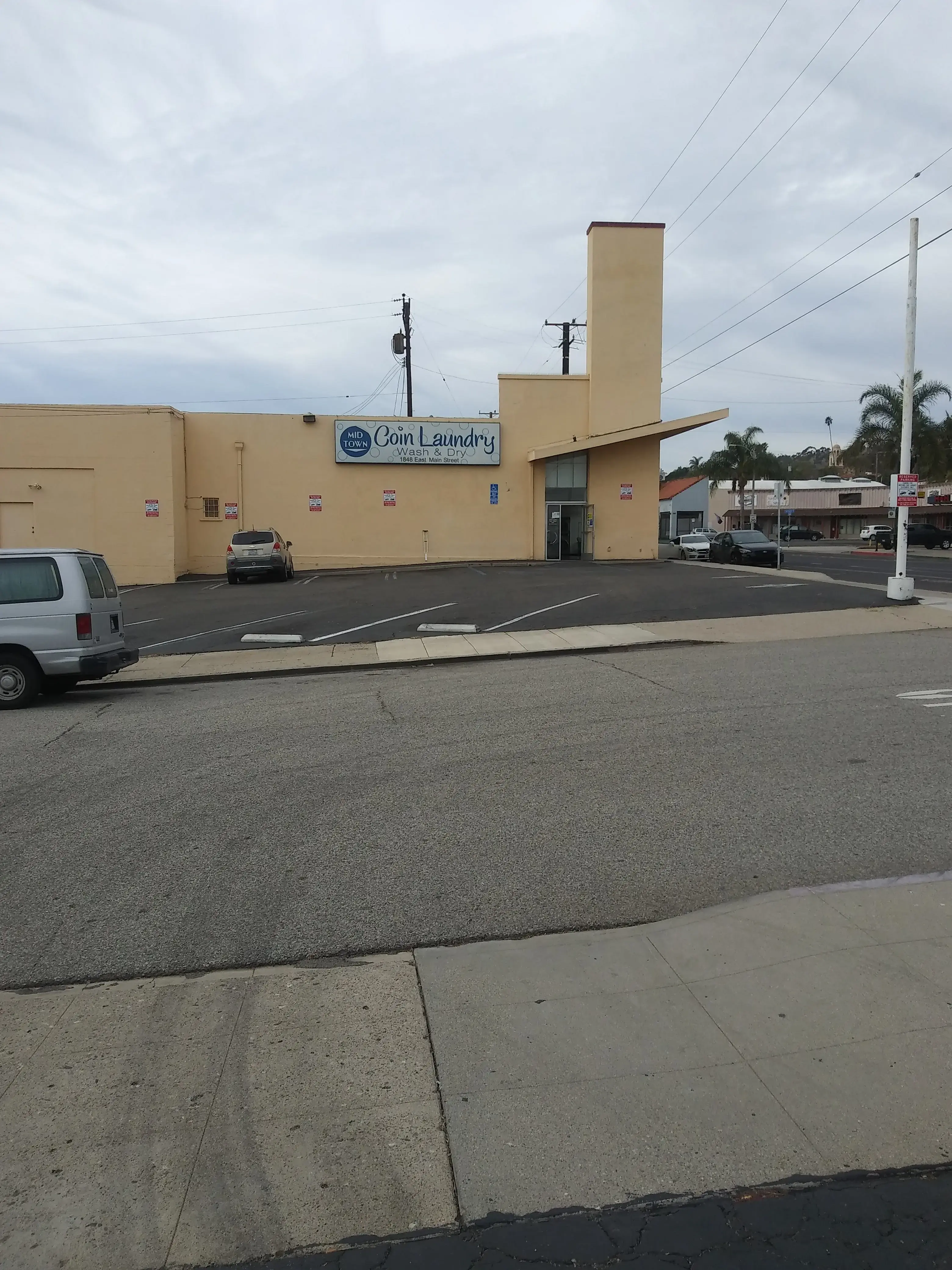 Mid Town Coin Laundry thumbnail 18