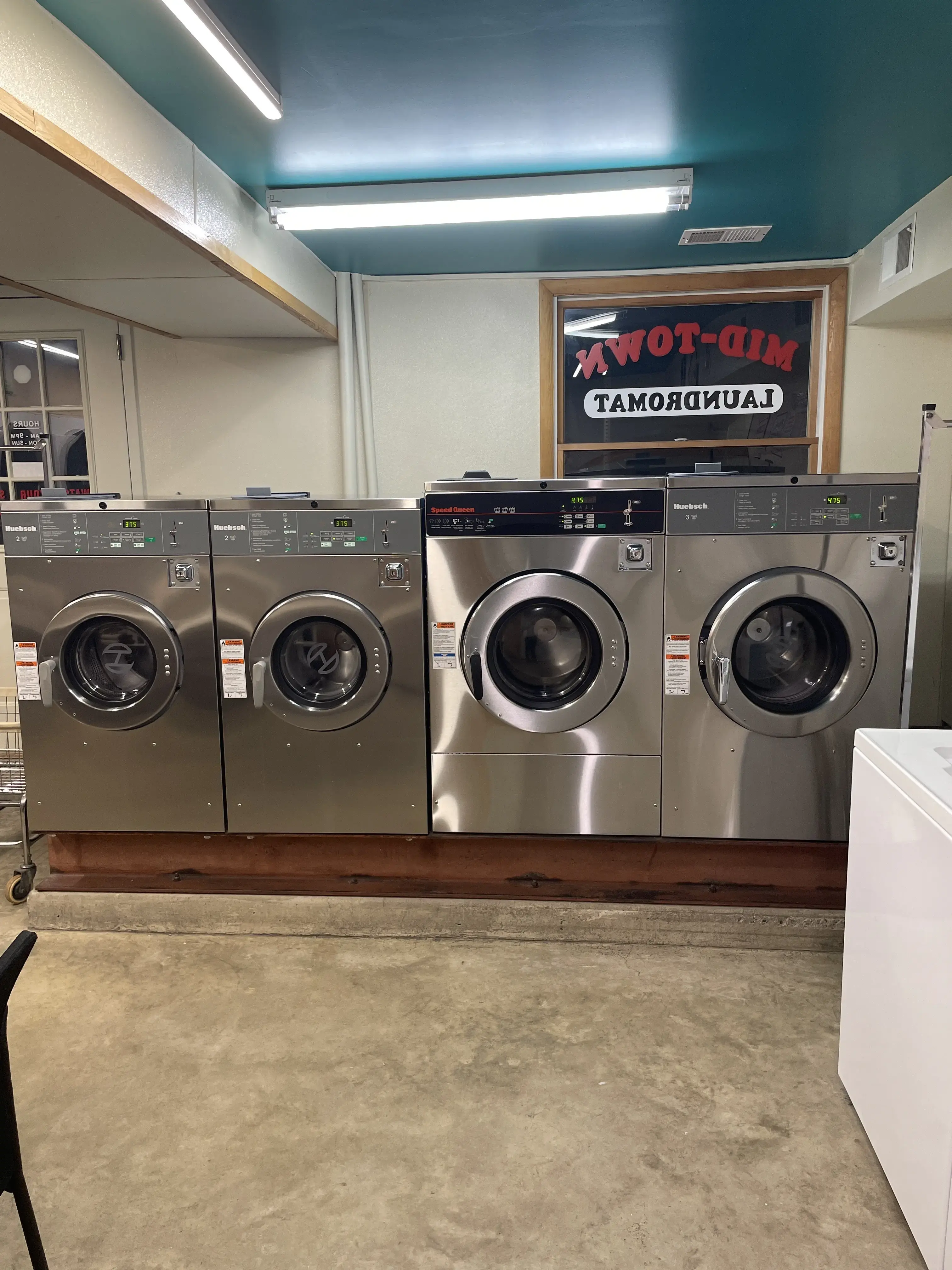 Mid-Town Laundromat - Image 20