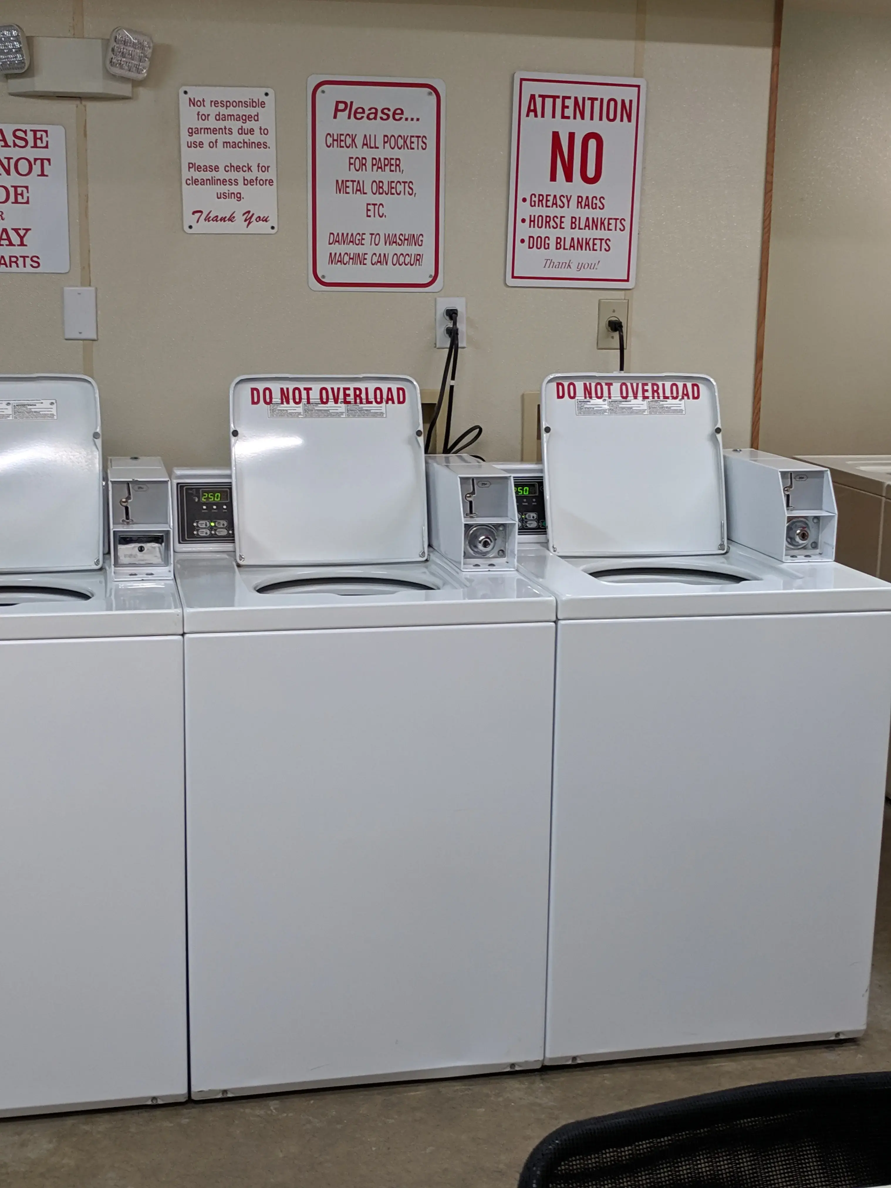 Mid-Town Laundromat thumbnail 13