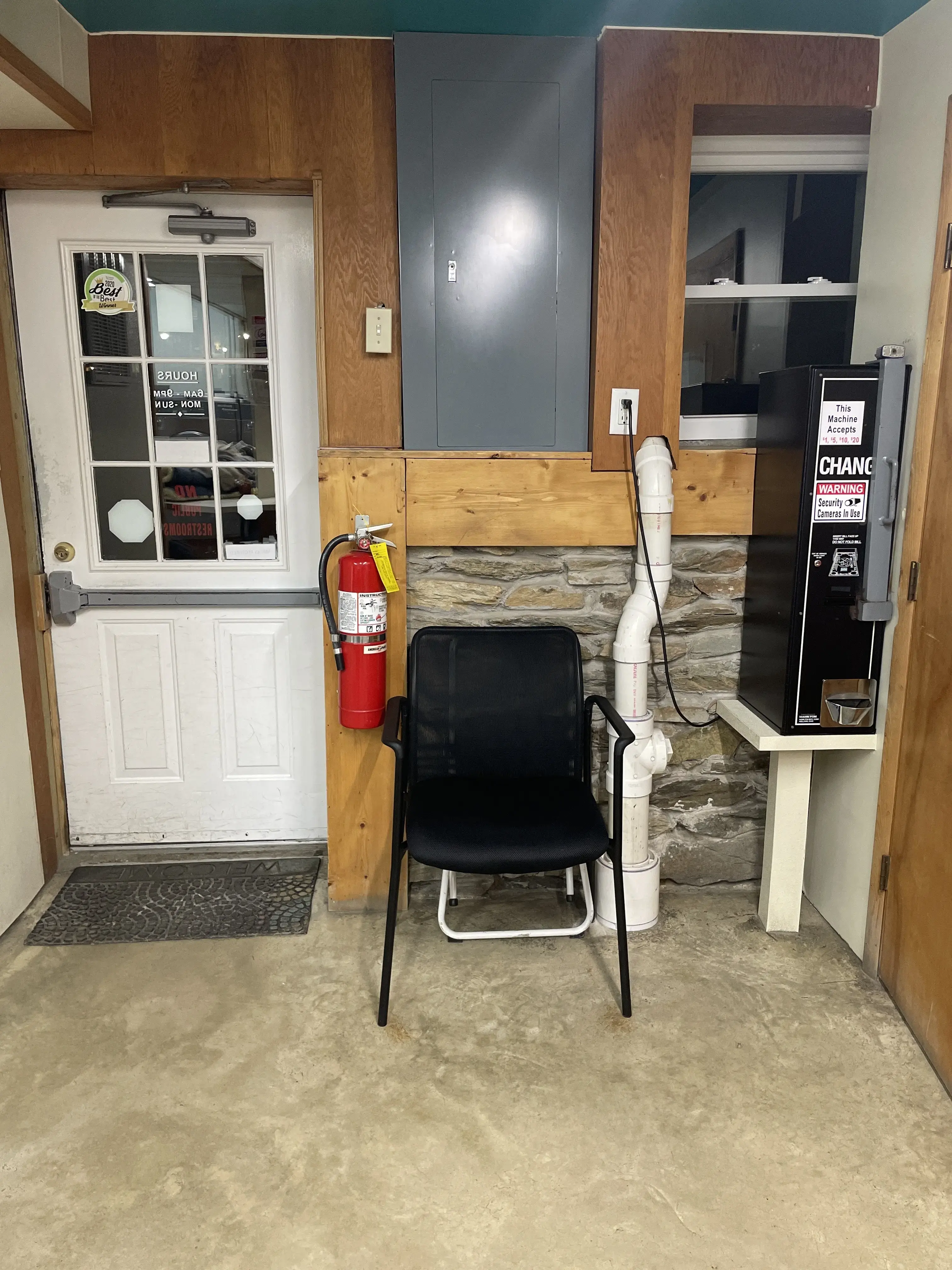 Mid-Town Laundromat thumbnail 3