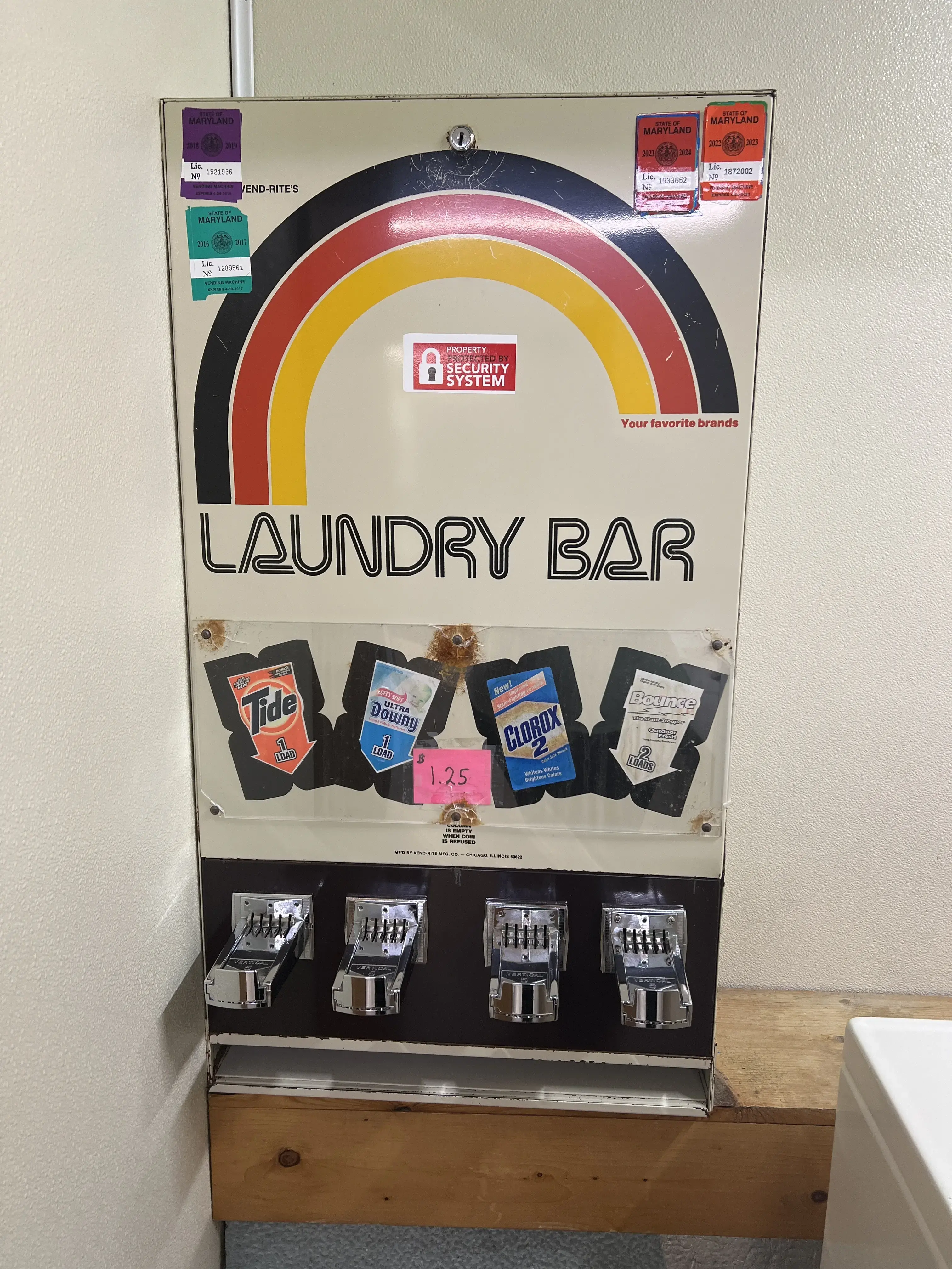 Mid-Town Laundromat thumbnail 11