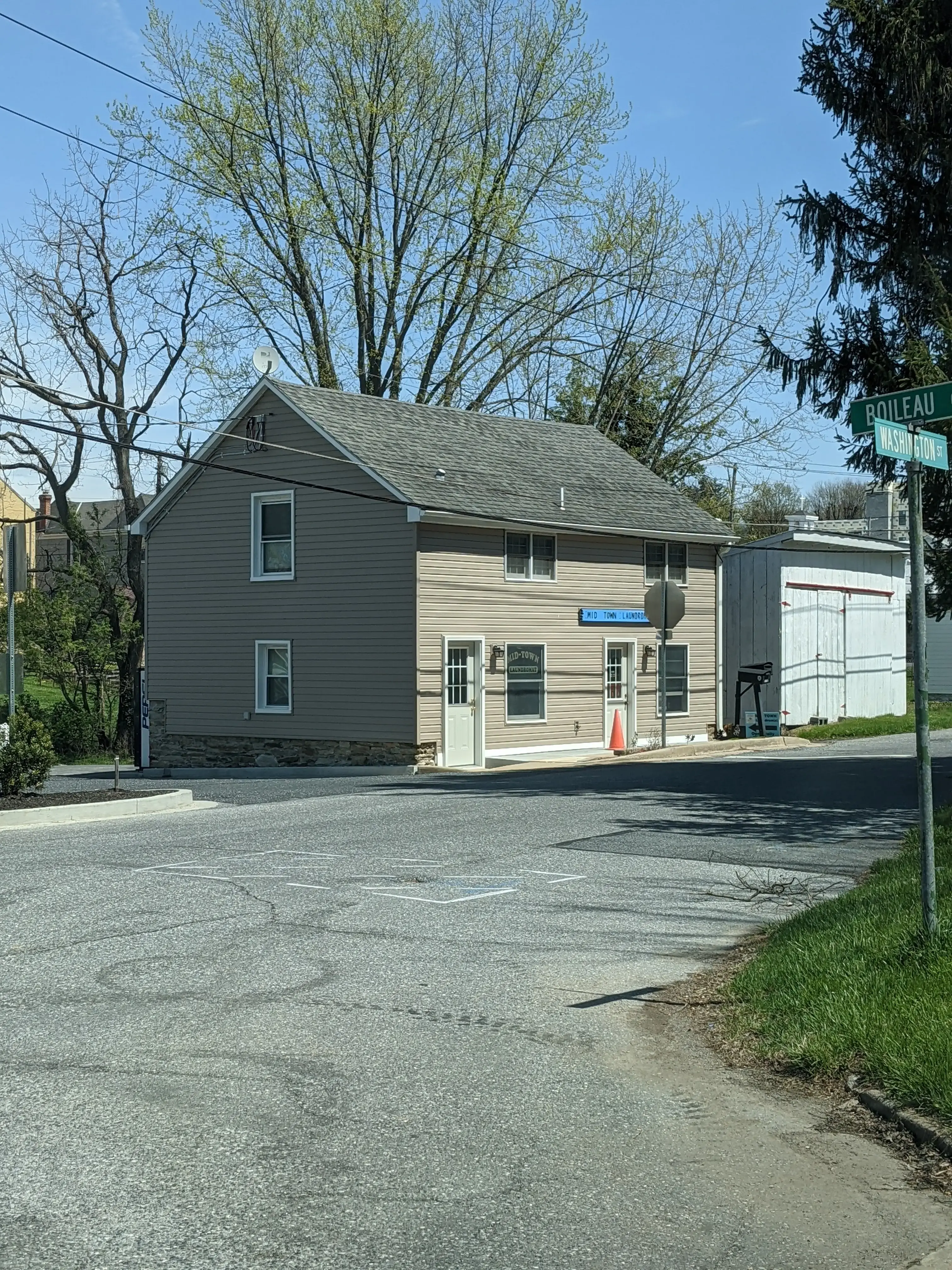 Mid-Town Laundromat - Image 5