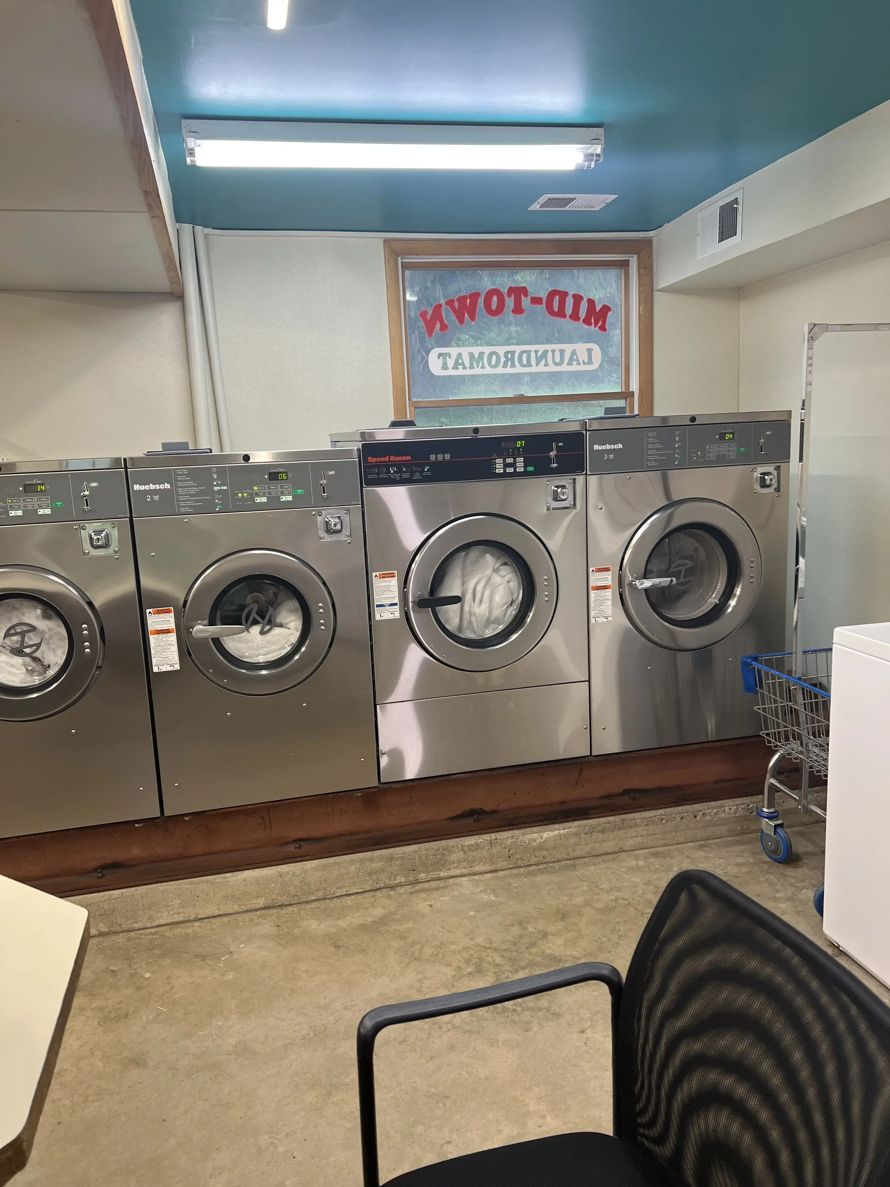 Mid-Town Laundromat - Image 2