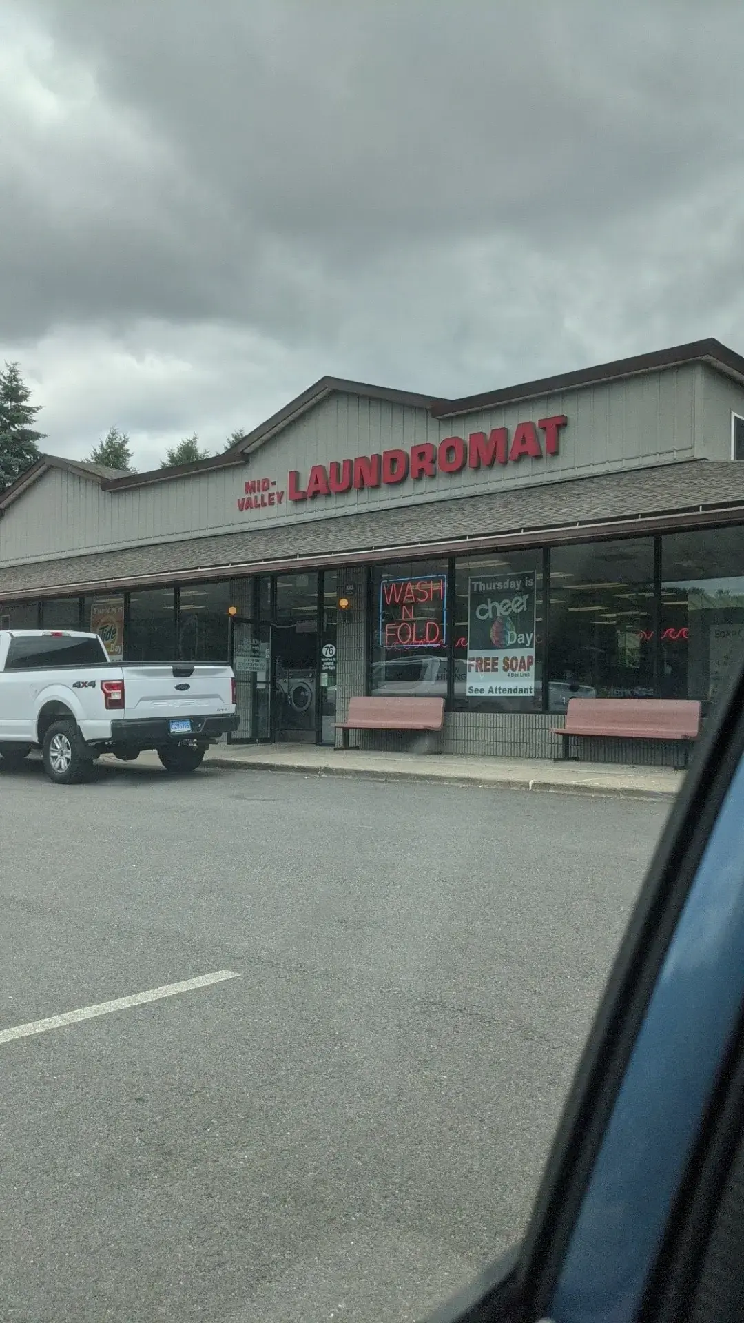 Mid Valley Laundromat thumbnail 4