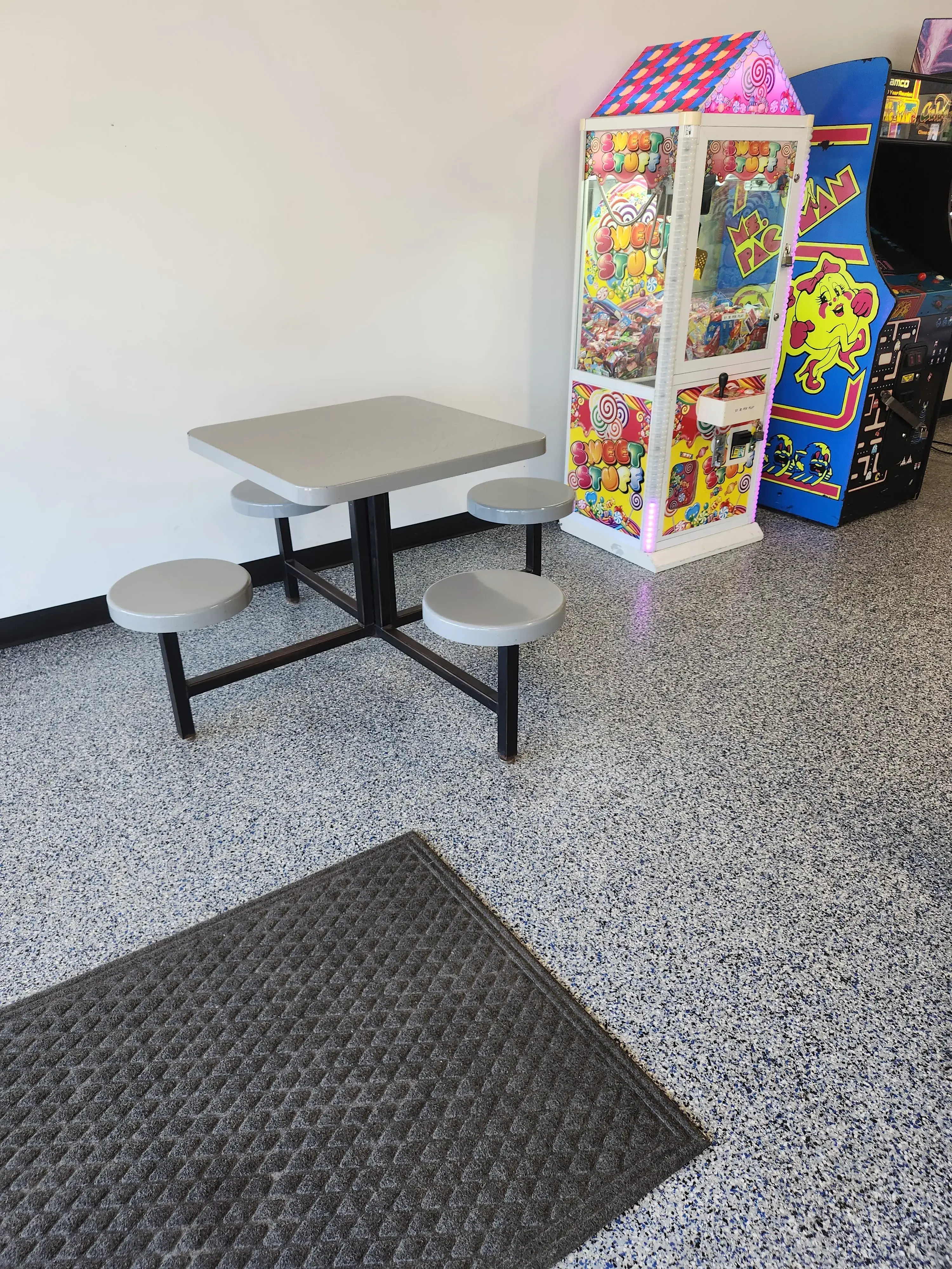 Middleville Laundromat - Image 7