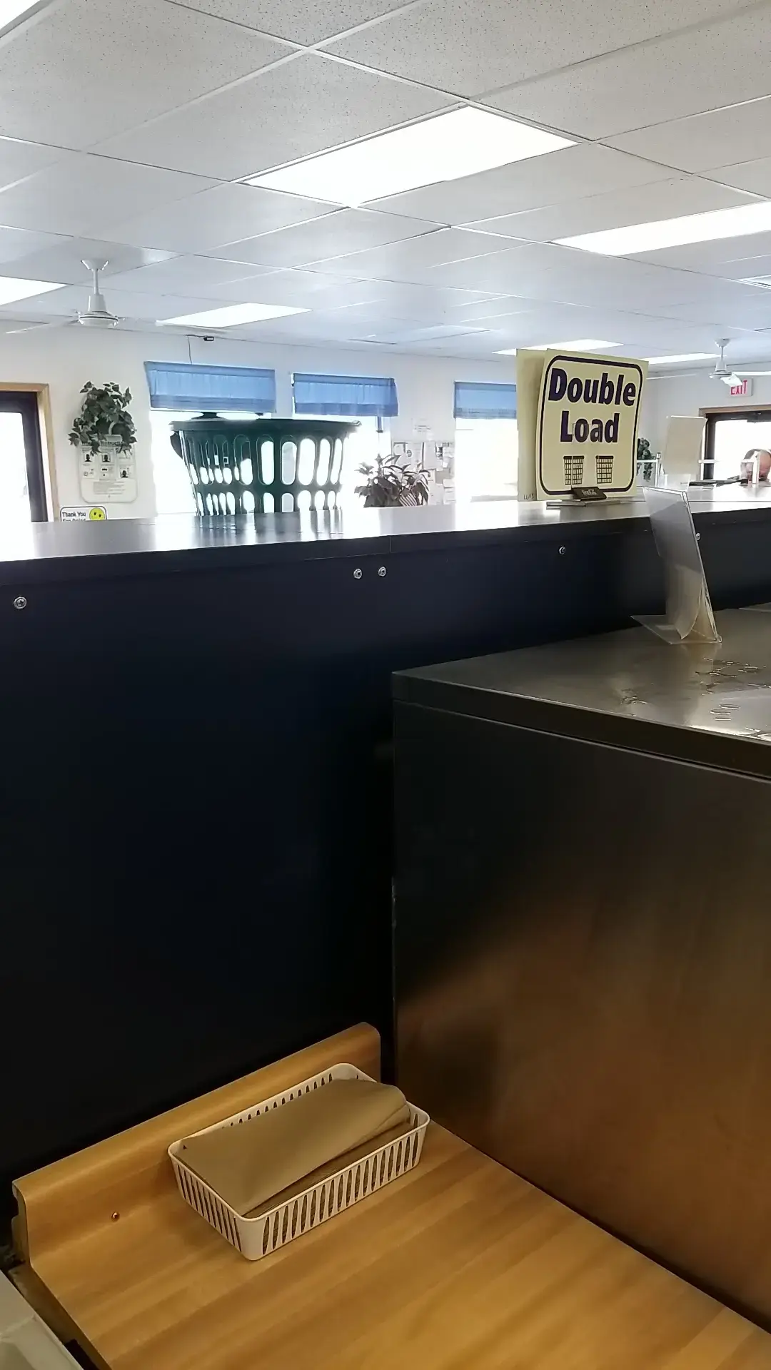 Midtown Laundromat & Tanning thumbnail 8