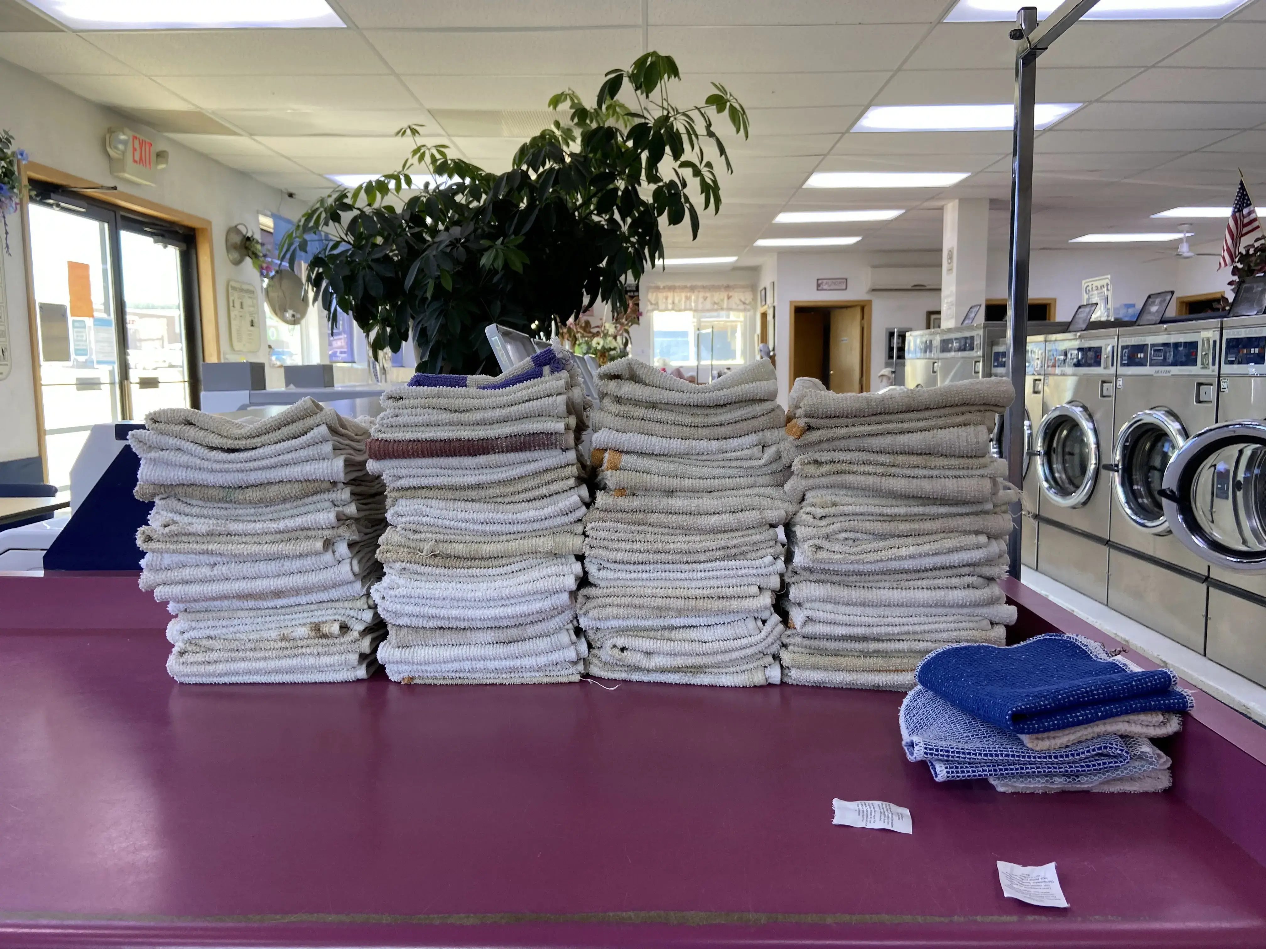 Midtown Laundromat & Tanning thumbnail 16