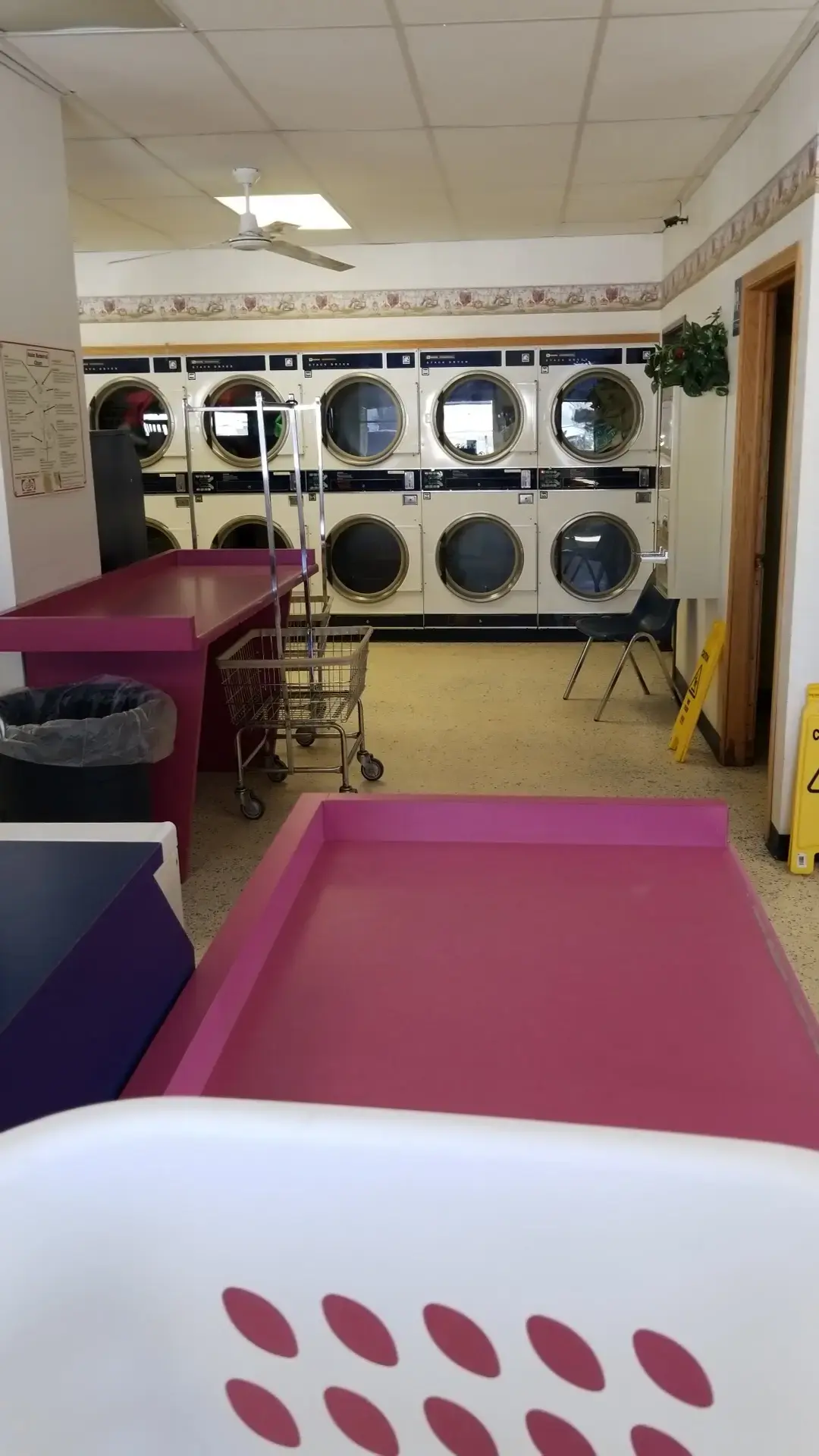 Midtown Laundromat & Tanning - Image 9