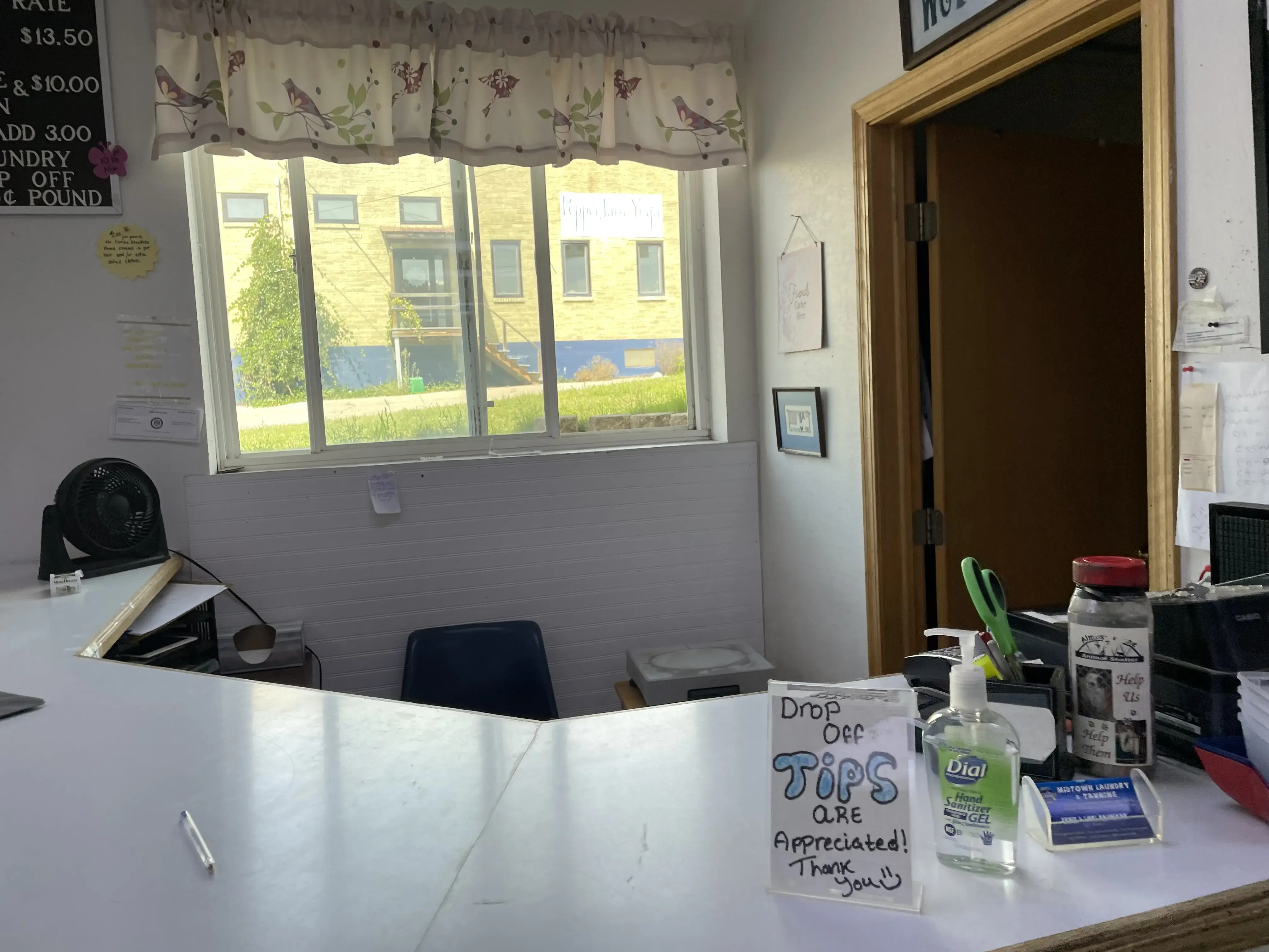 Midtown Laundromat & Tanning - Image 6