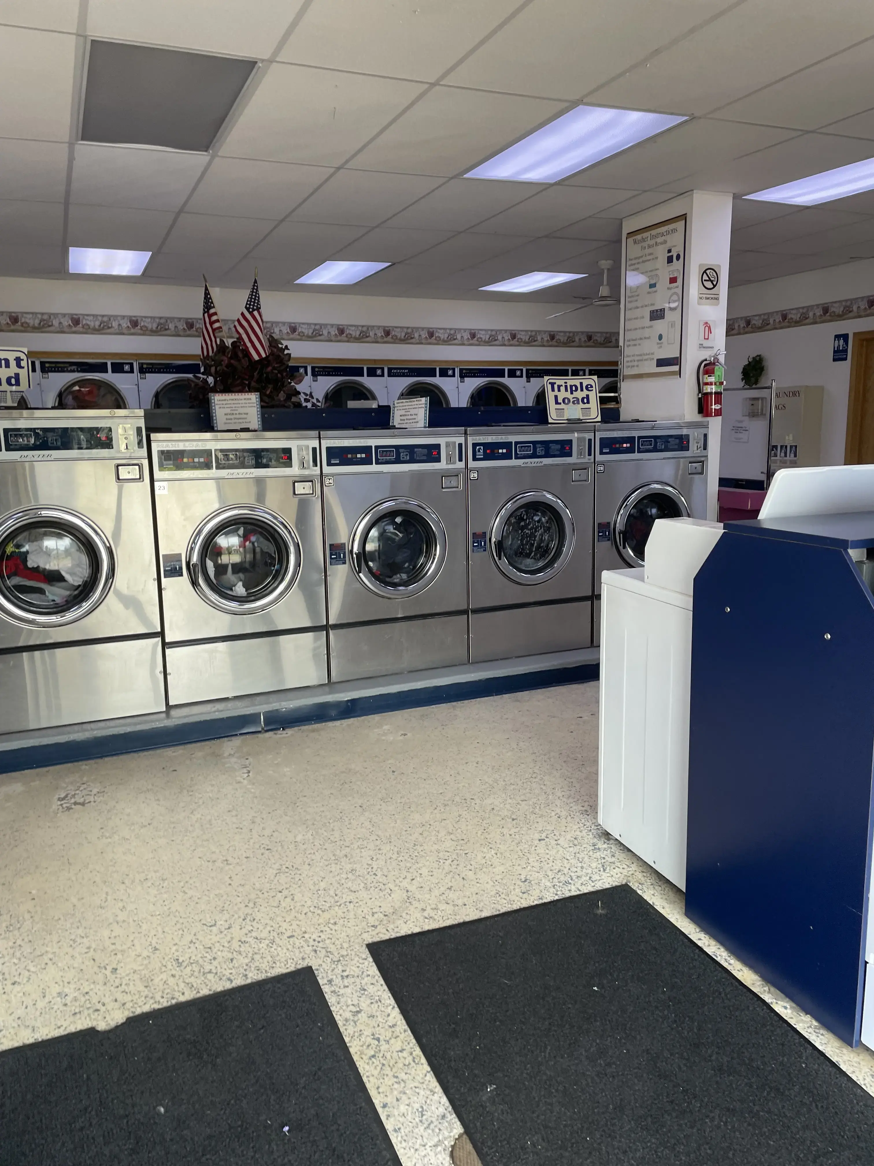Midtown Laundromat & Tanning - Image 17