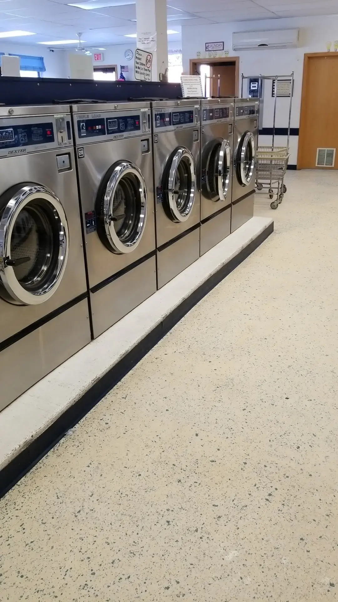 Midtown Laundromat & Tanning - Image 18