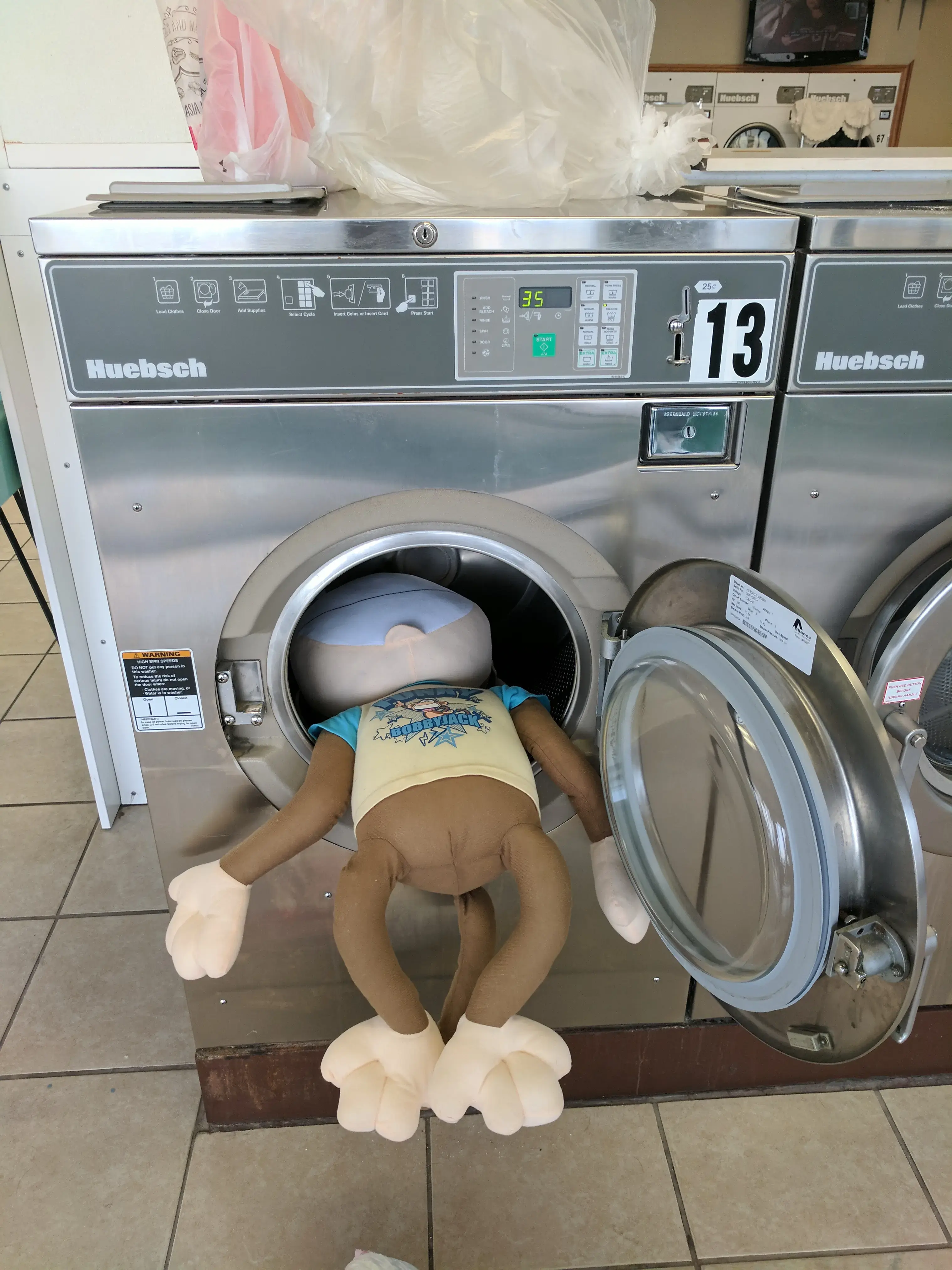 Midway Wash And Dry - Image 8