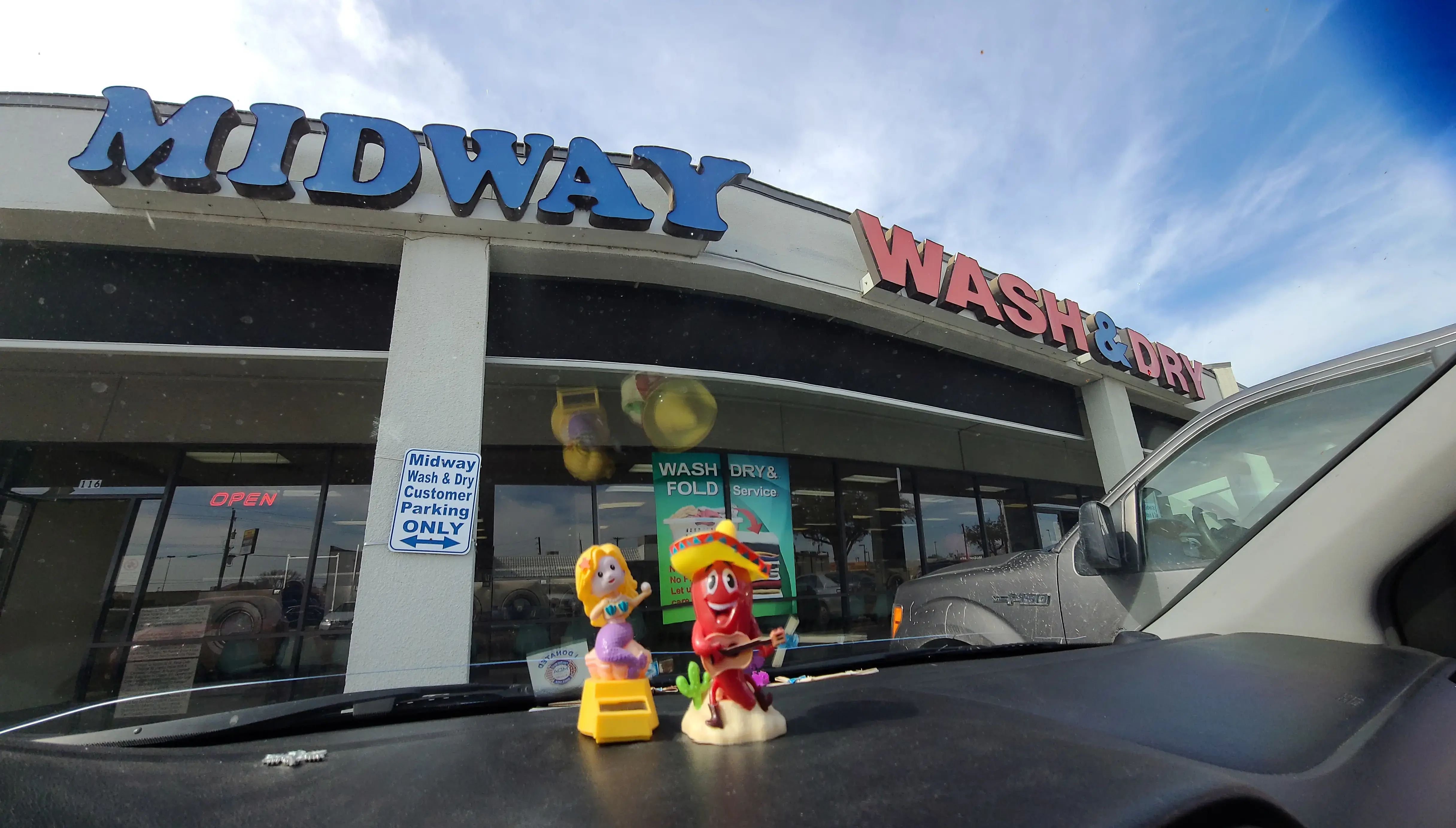Midway Wash And Dry - Image 7
