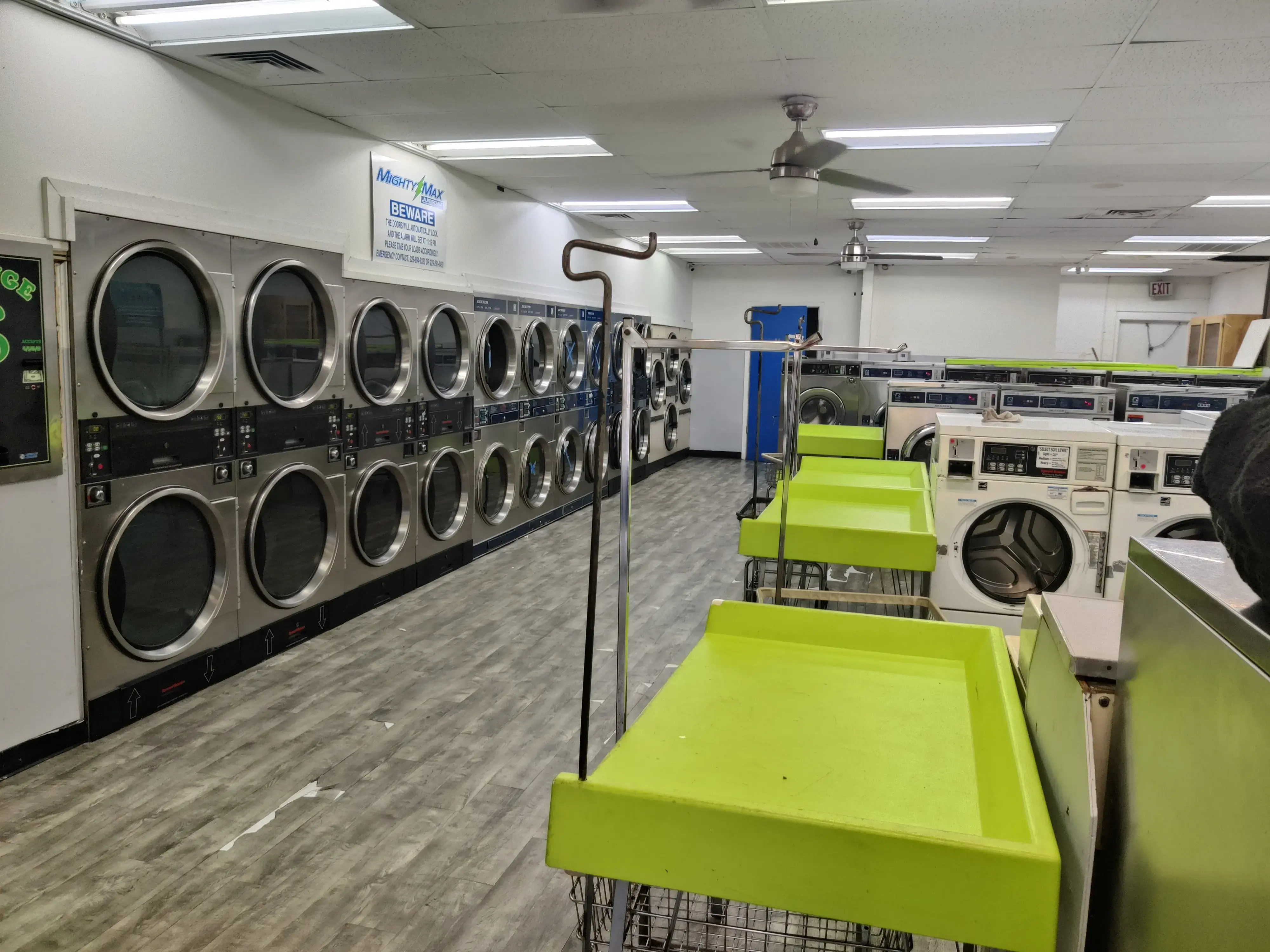 Mighty Max Laundromat - Image 2