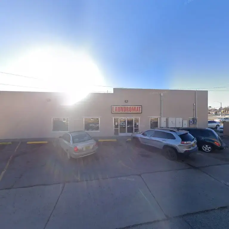 Mills Plaza Laundromat - Image 11