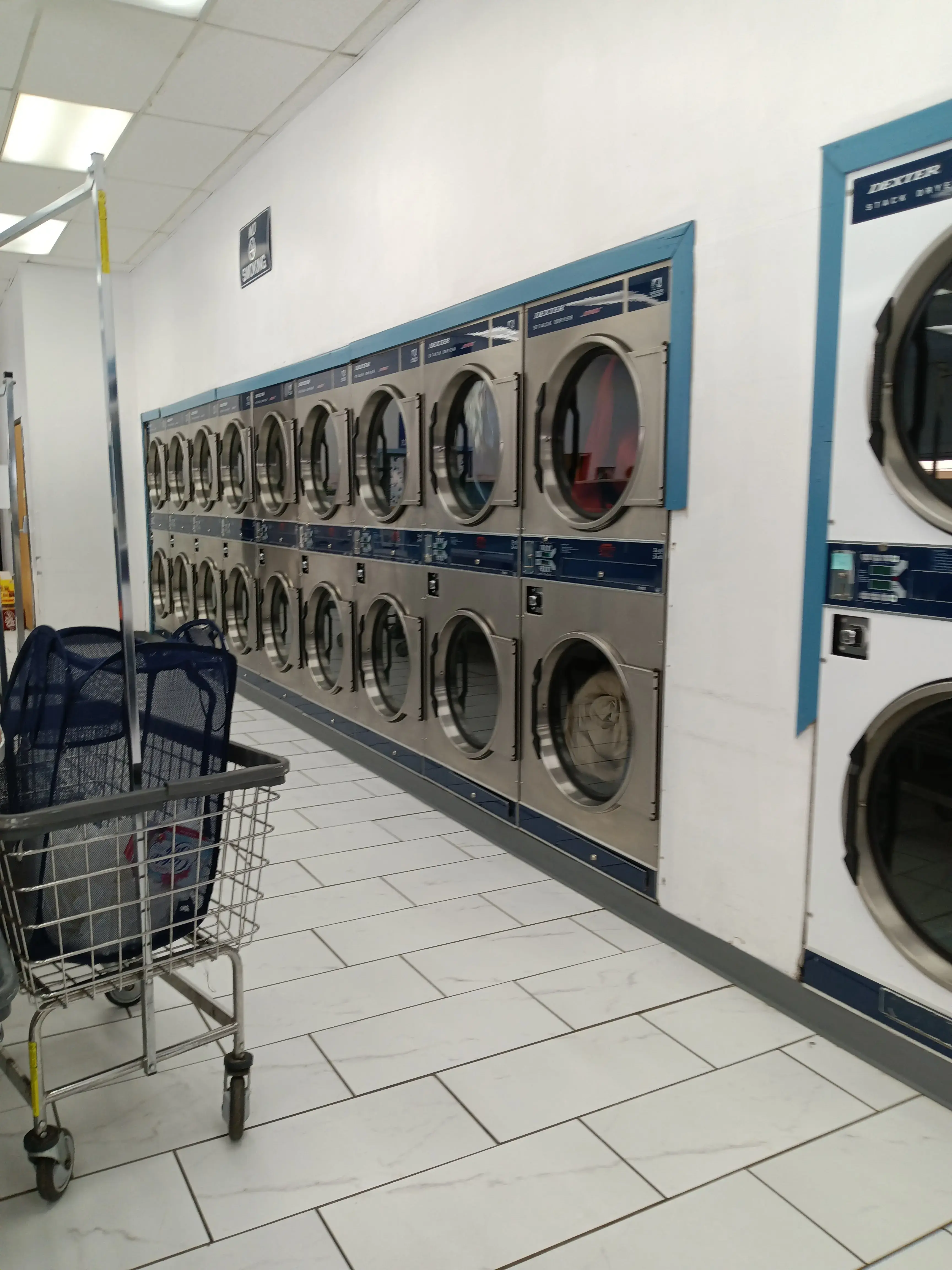 Mills Plaza Laundromat - Image 8